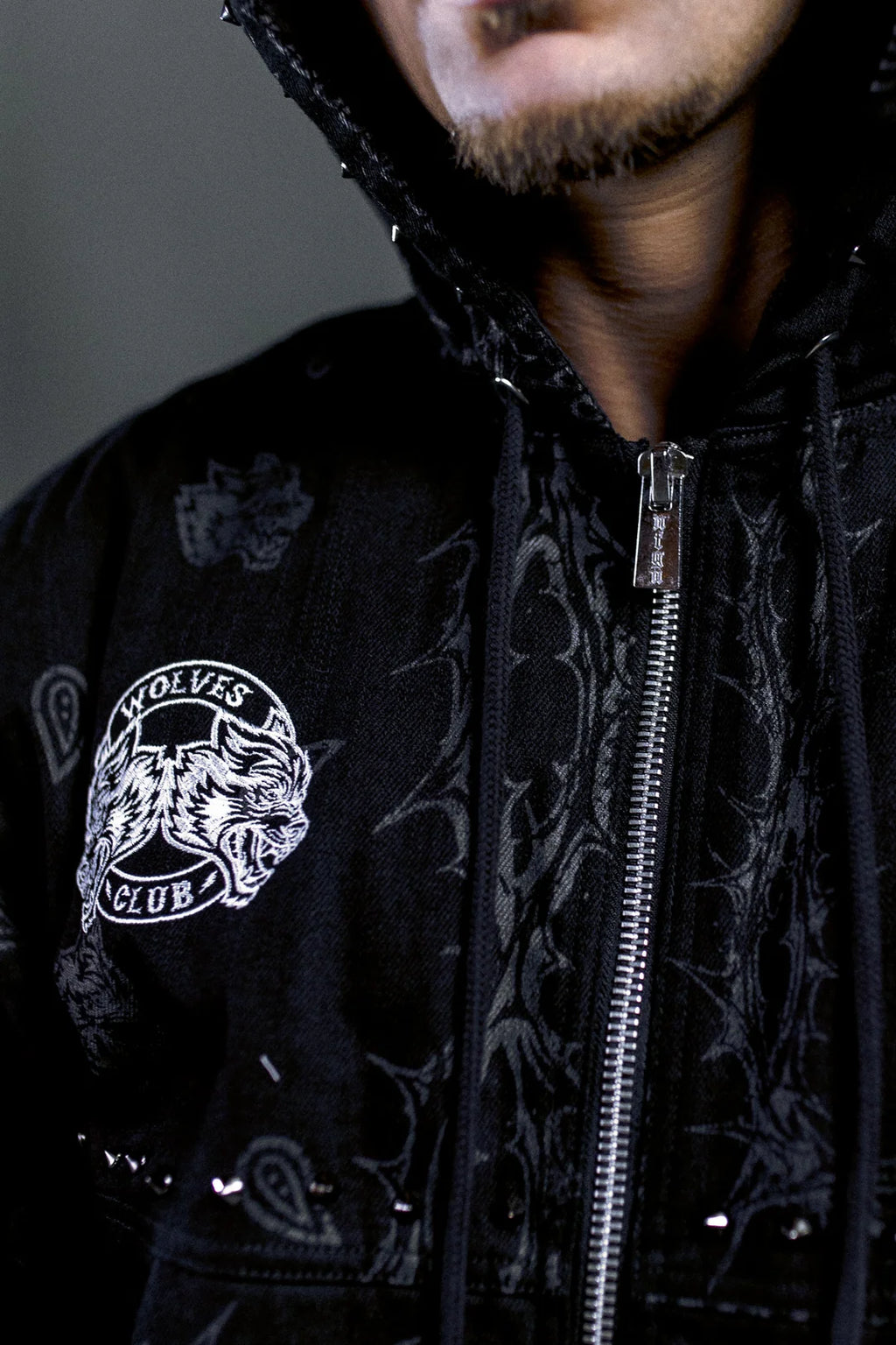 DARC SPORT WOLVES CLUB CALAWAY JACKET IN BLACK THORN PAISLEY