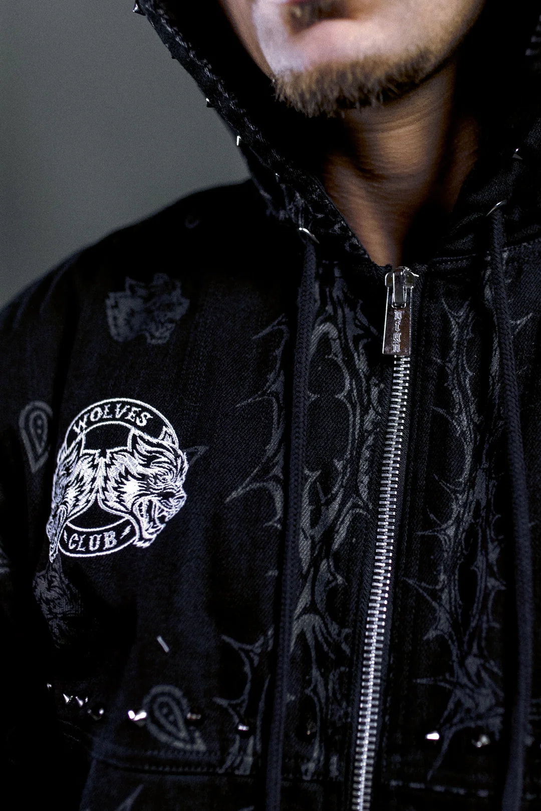DARC SPORT WOLVES CLUB CALAWAY JACKET IN BLACK THORN PAISLEY