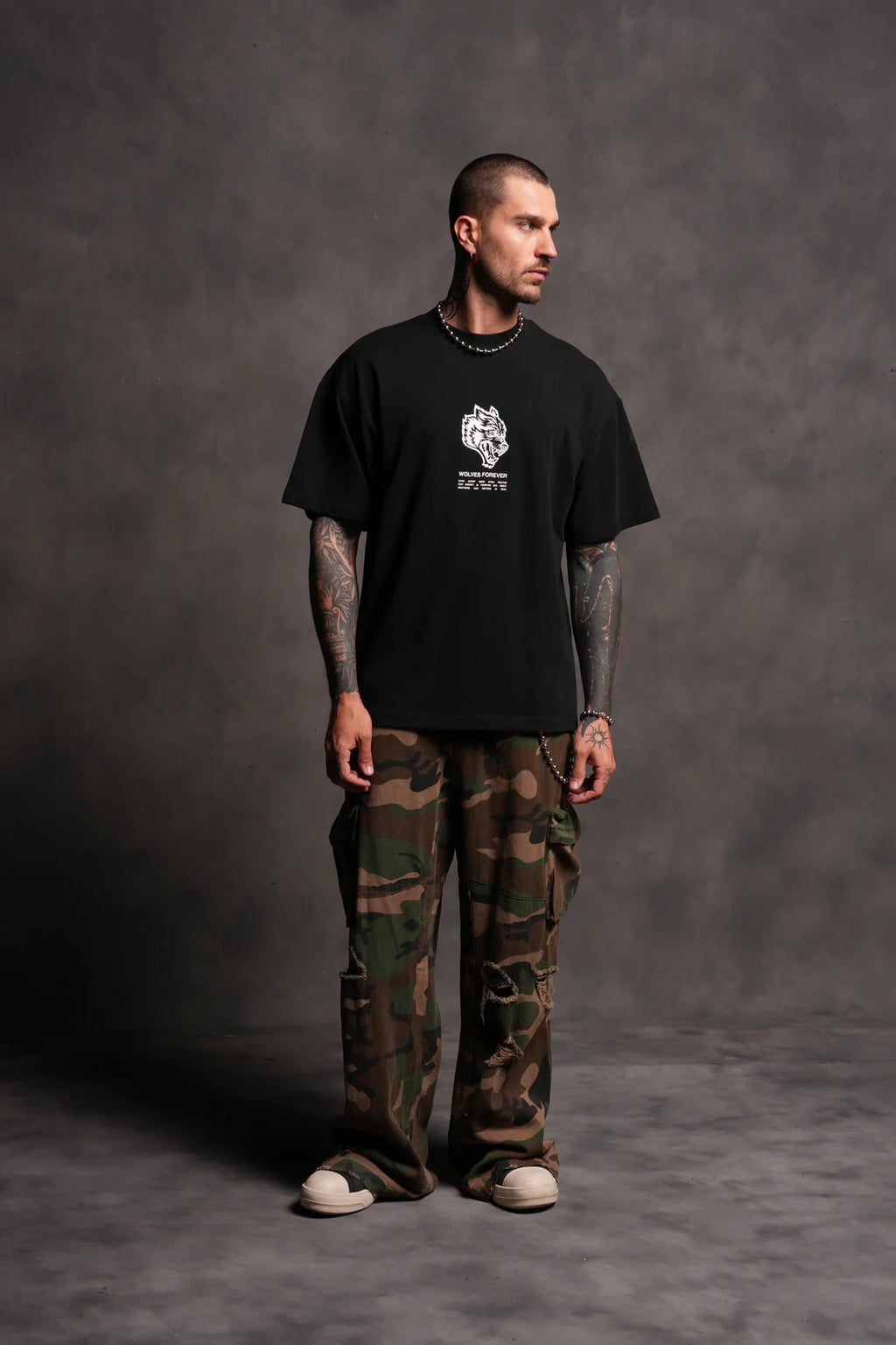 WOLVES HAVE YOUR BACK "PREMIUM" OVERSIZED TEE IN BLACK