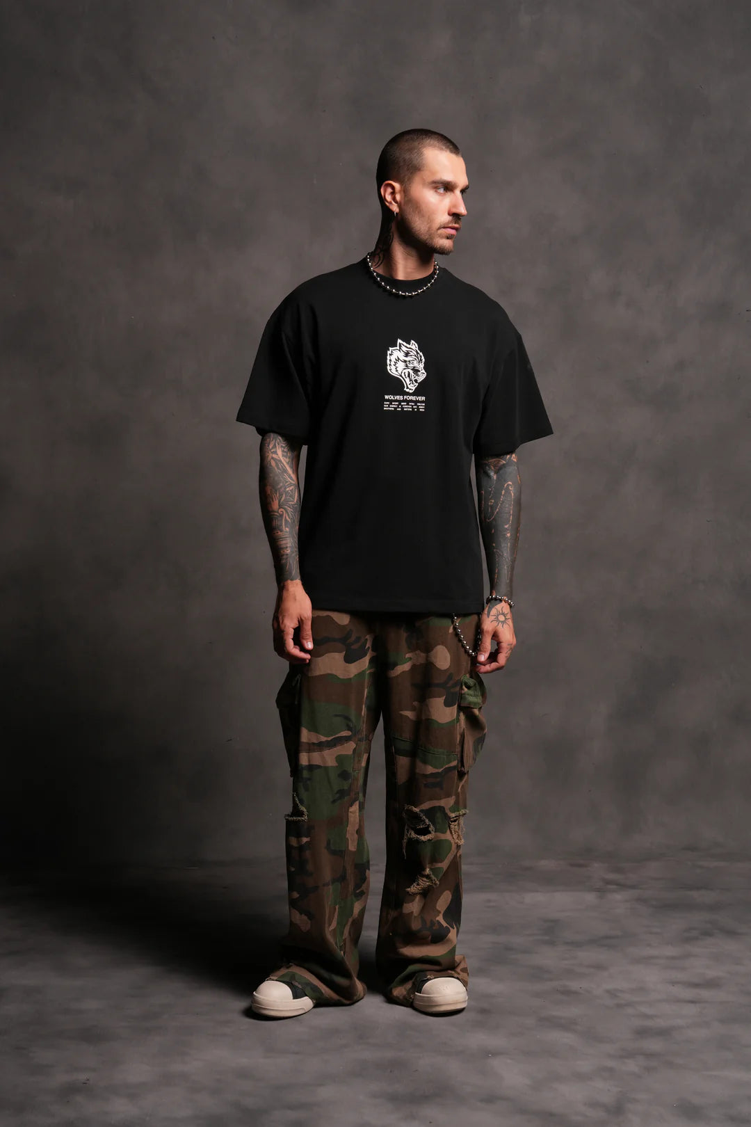 WOLVES HAVE YOUR BACK "PREMIUM" OVERSIZED TEE IN BLACK