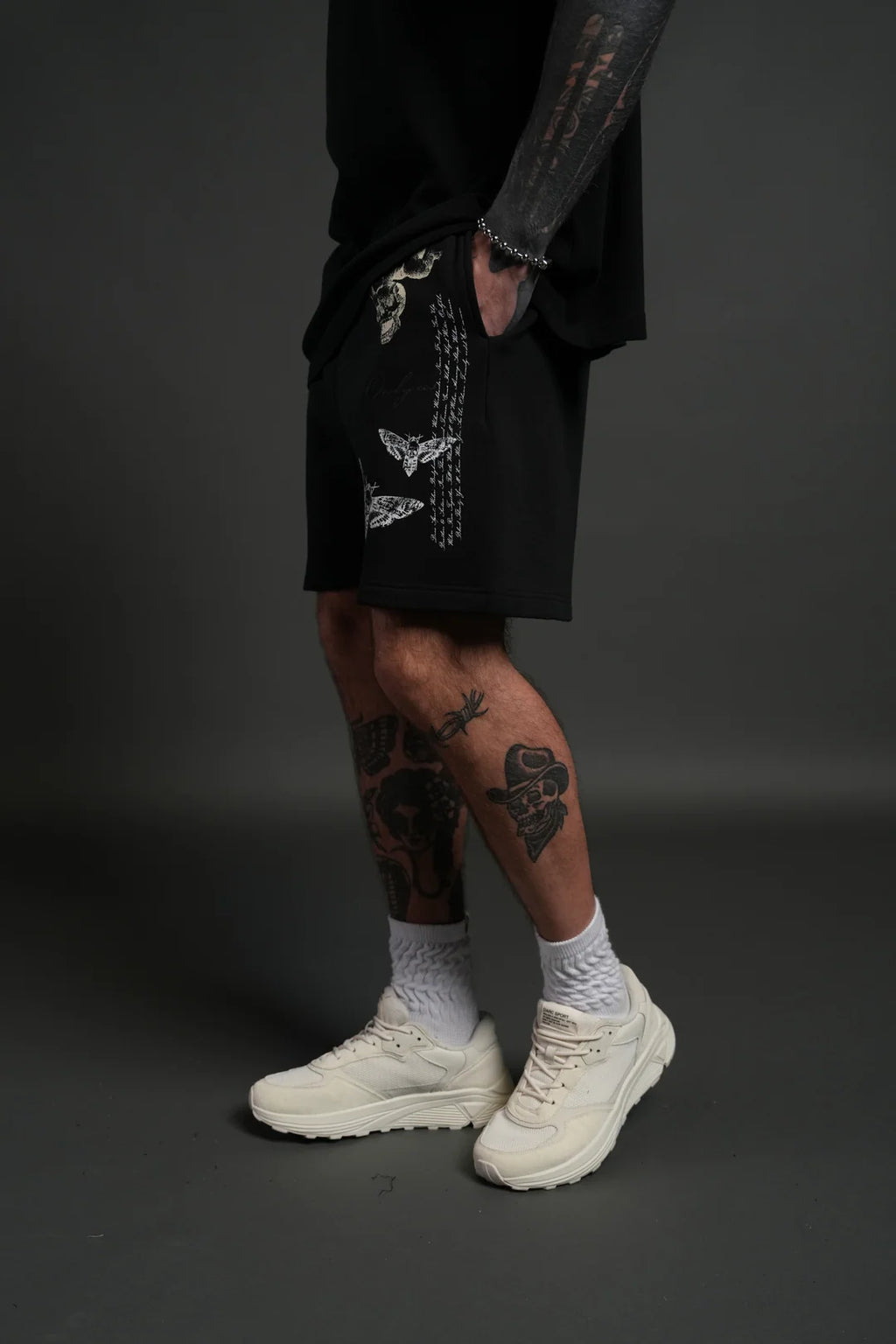 HOLLOW VIRTUE POST LOUNGE SWEAT SHORTS IN BLACK