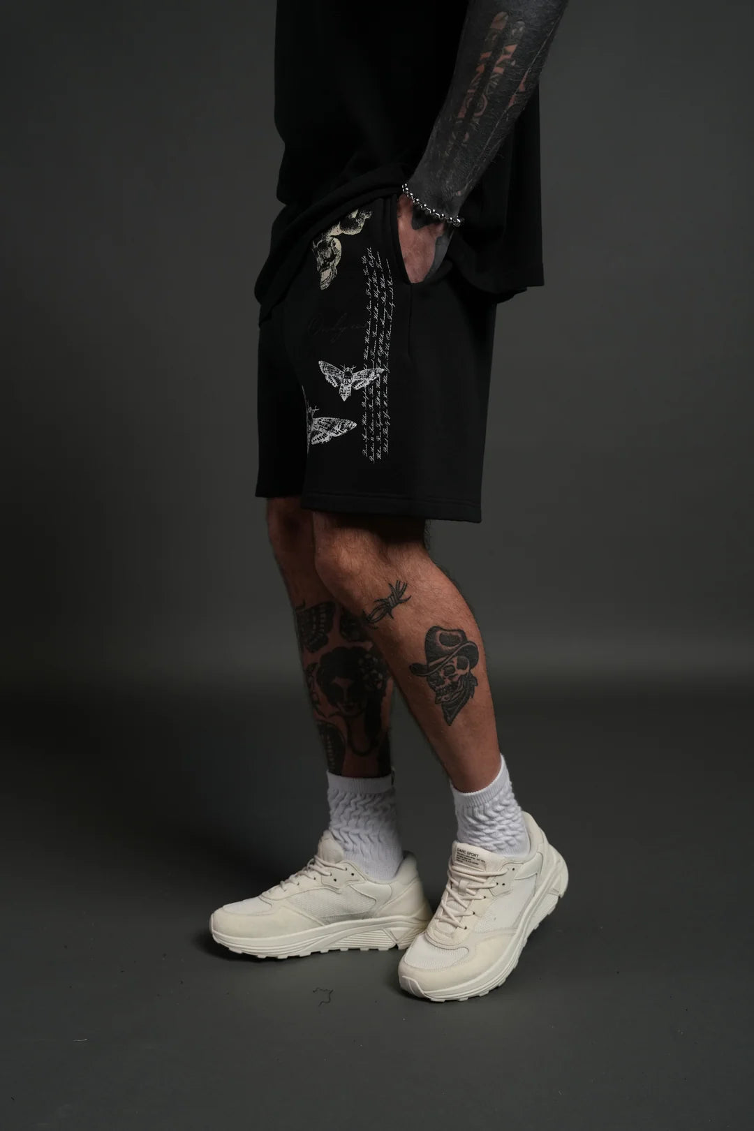 HOLLOW VIRTUE POST LOUNGE SWEAT SHORTS IN BLACK