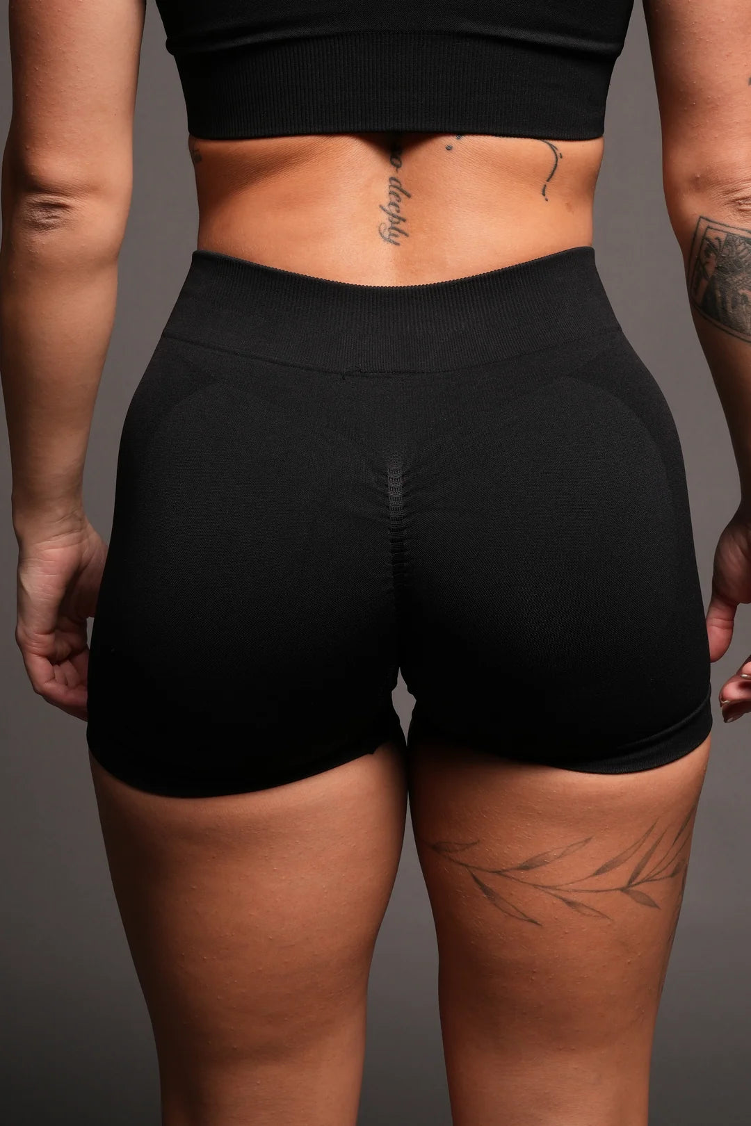 DUAL SHE WOLF EVERSON SEAMLESS KATYA SHORTS IN BLACK