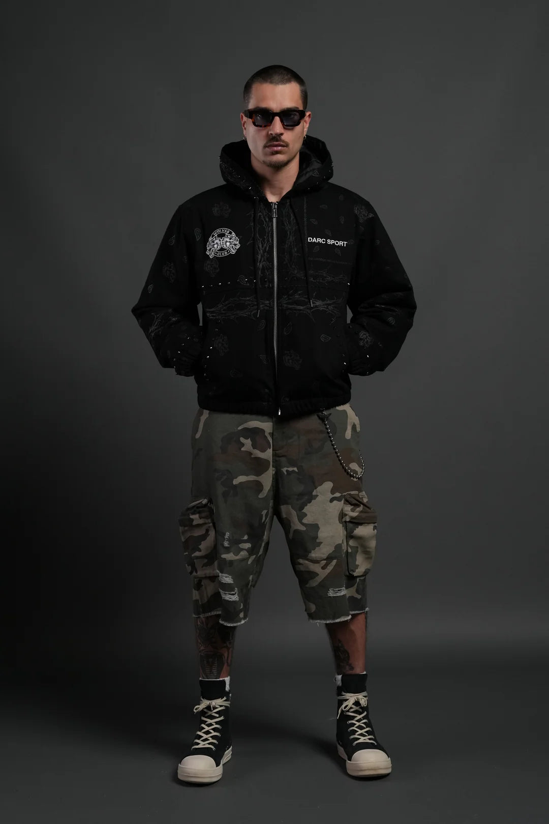 DARC SPORT WOLVES CLUB CALAWAY JACKET IN BLACK THORN PAISLEY