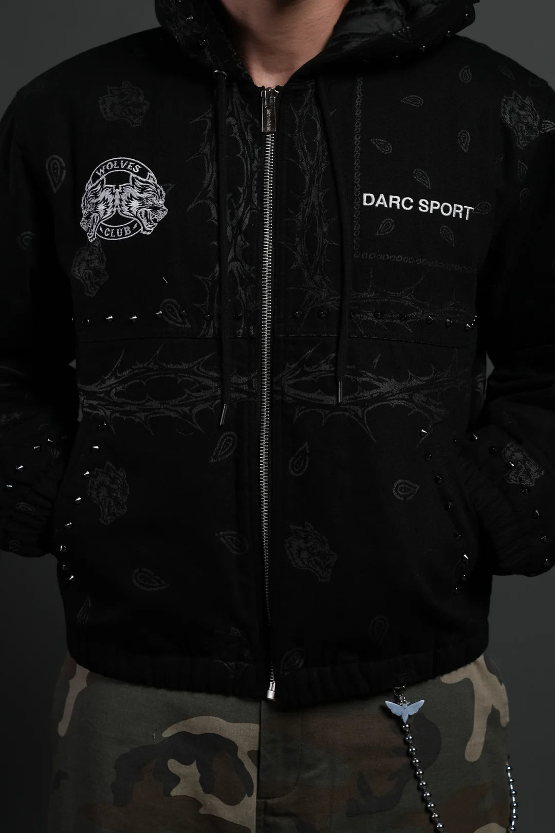 DARC SPORT WOLVES CLUB CALAWAY JACKET IN BLACK THORN PAISLEY