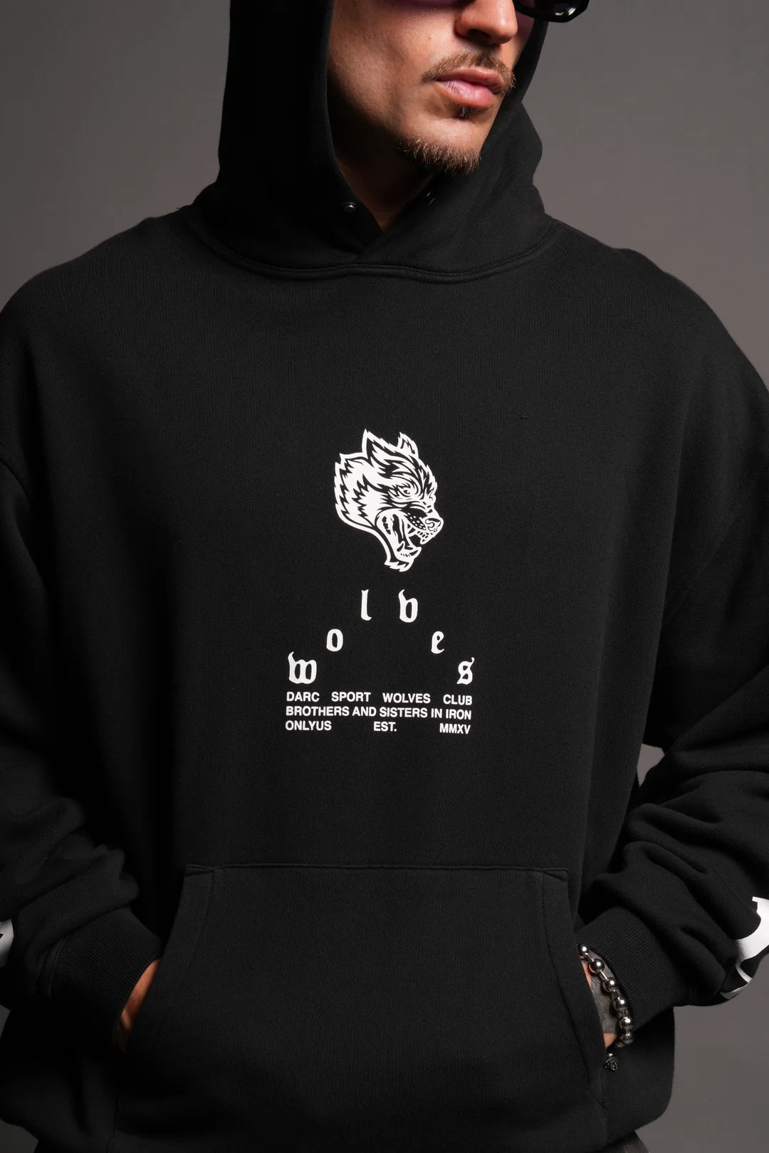 BIG WOLF HEAD PIERCE HOODIE IN BLACK