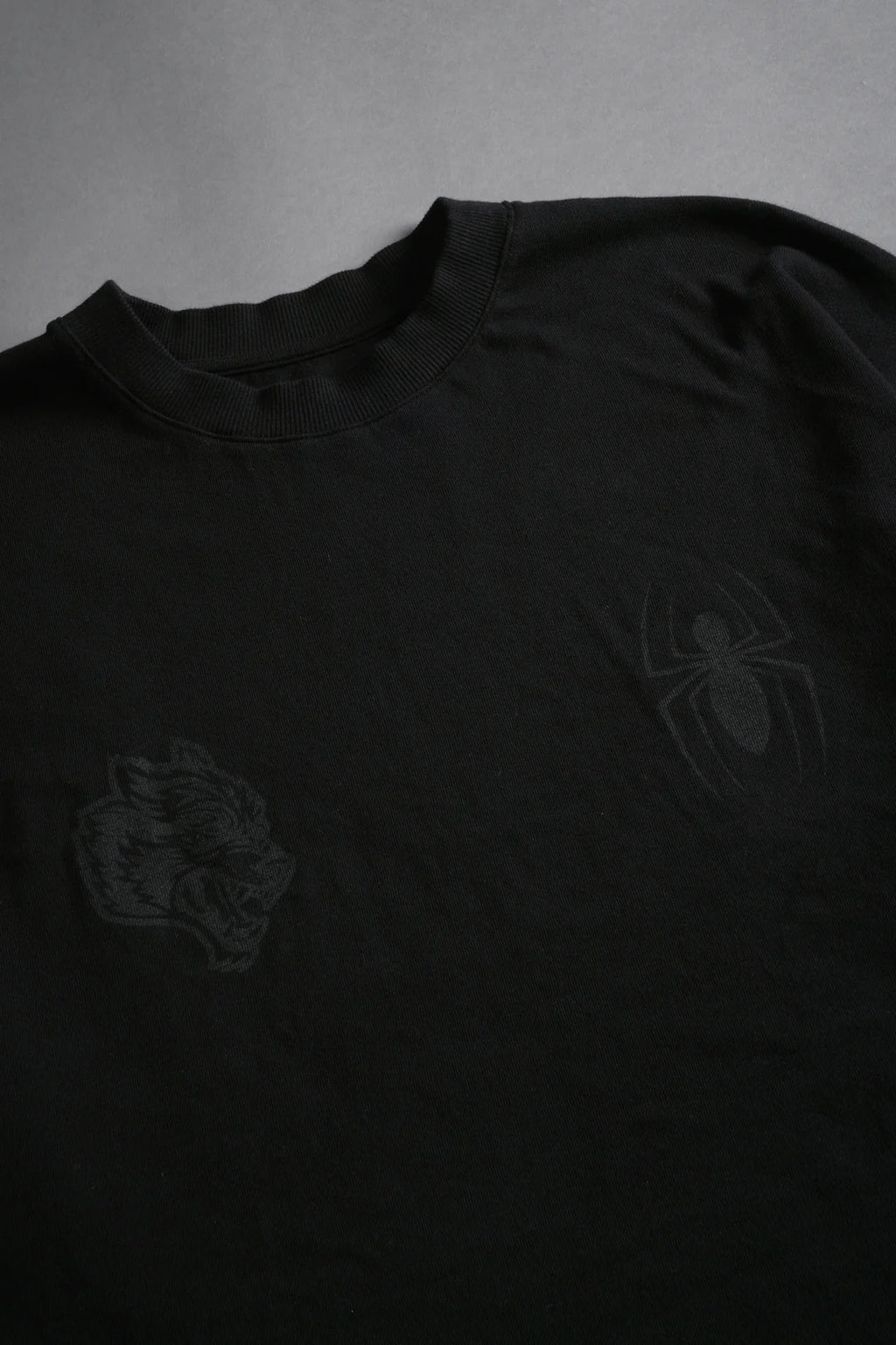 WEBS AND SHADOWS PREMIUM OVERSIZED TEE IN BLACK