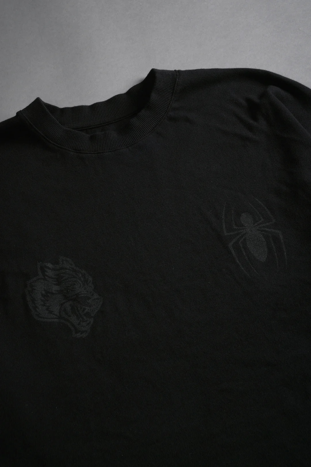 WEBS AND SHADOWS PREMIUM OVERSIZED TEE IN BLACK