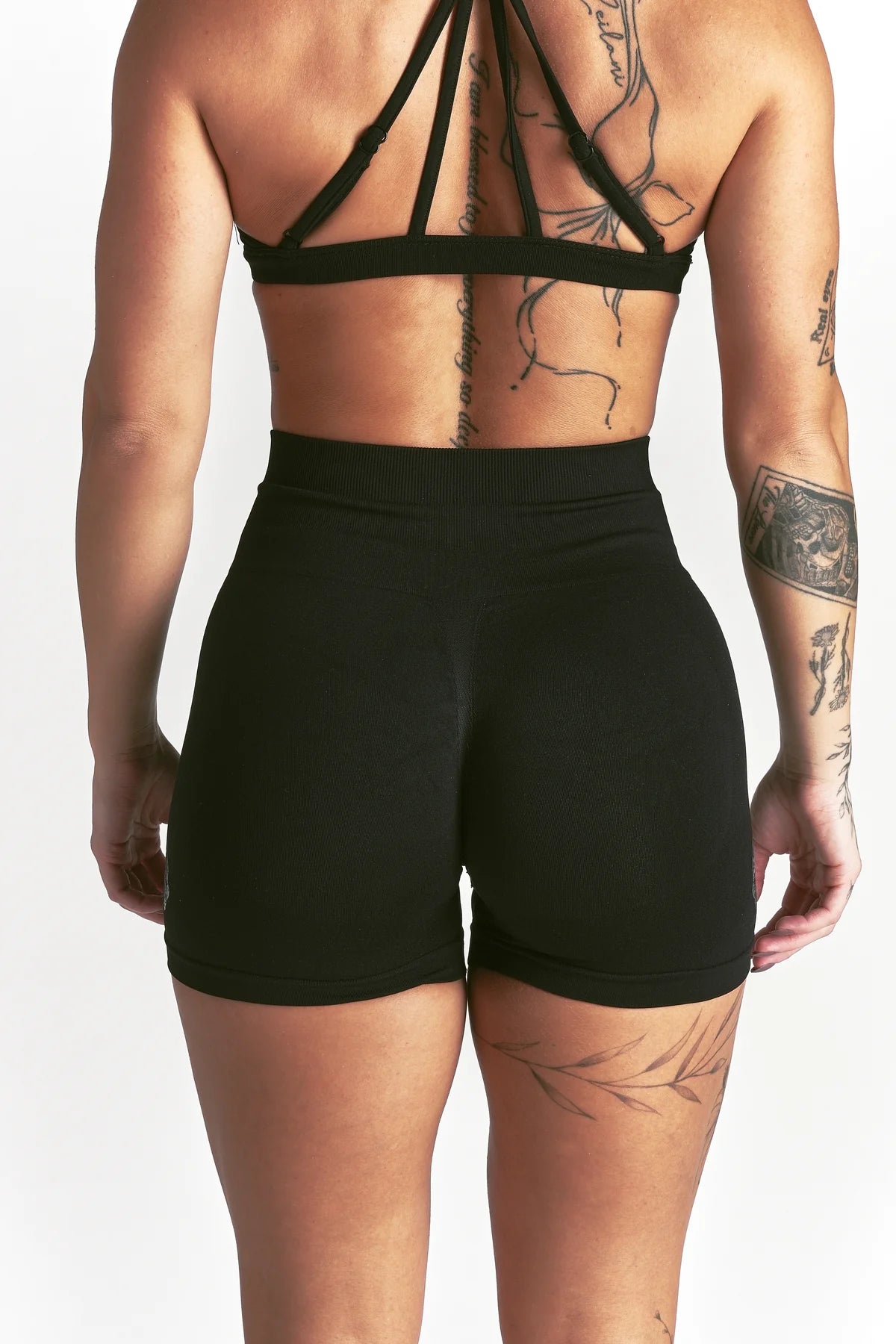 IYKYK "STELLA" SOFT SEAMLESS SHORTS IN BLACK