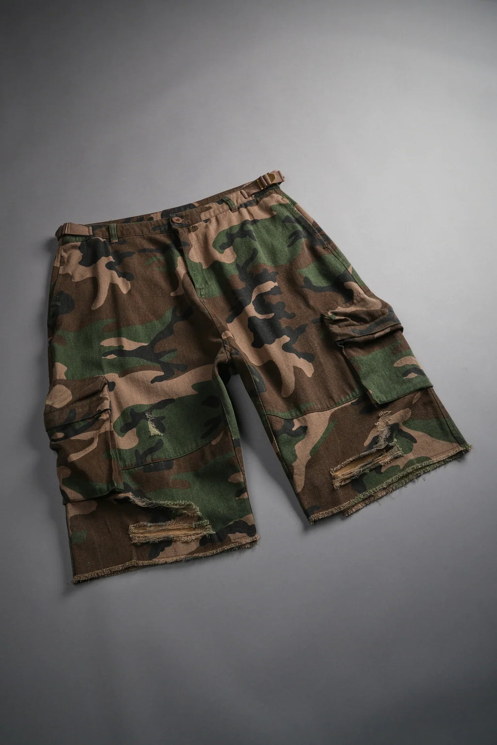 WOLF CHOPPER DUKE CARGO SHORTS IN WOODLAND CAMO