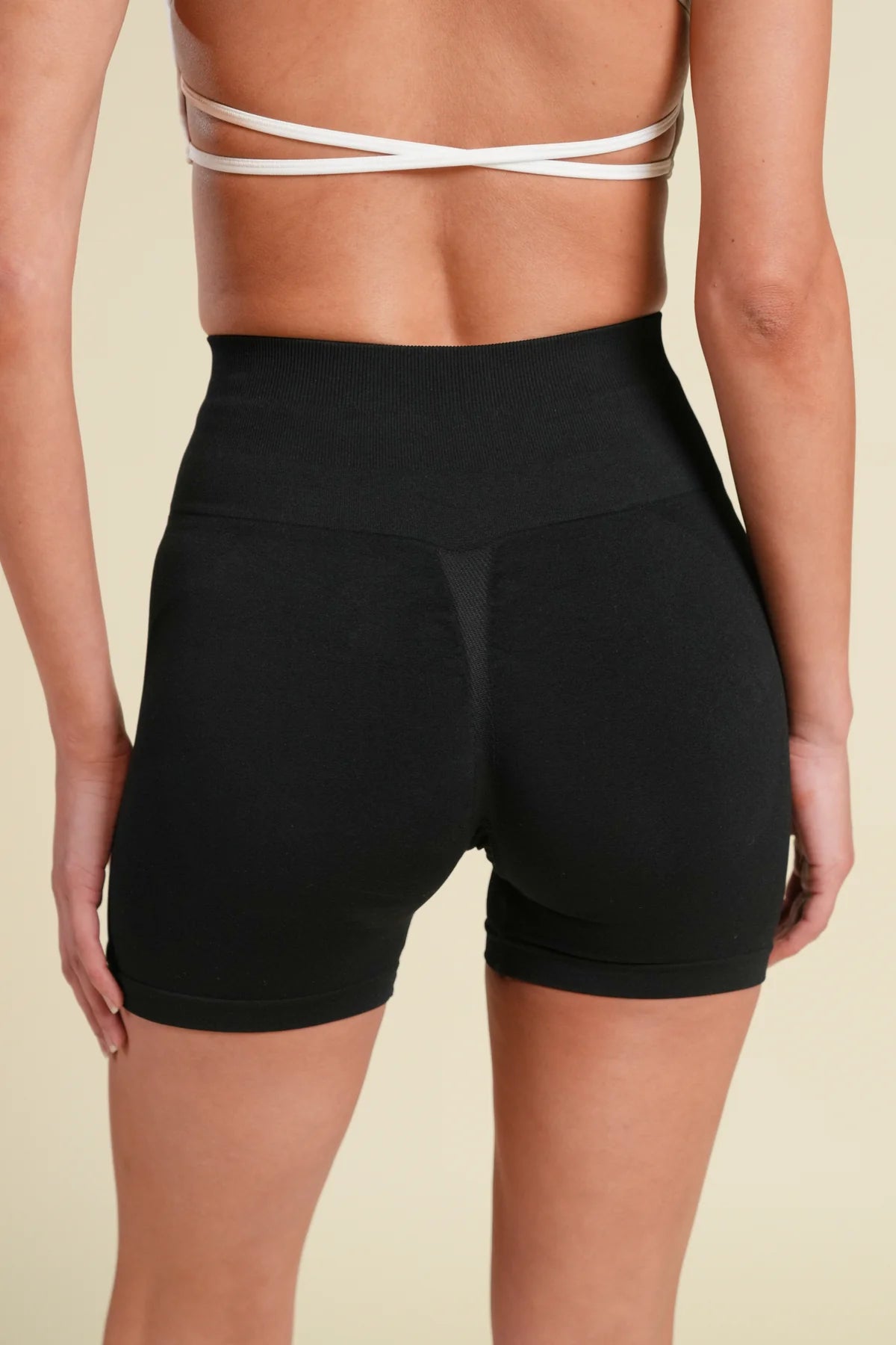 WOLF "STELLA" SOFT SEAMLESS SHORTS IN BLACK