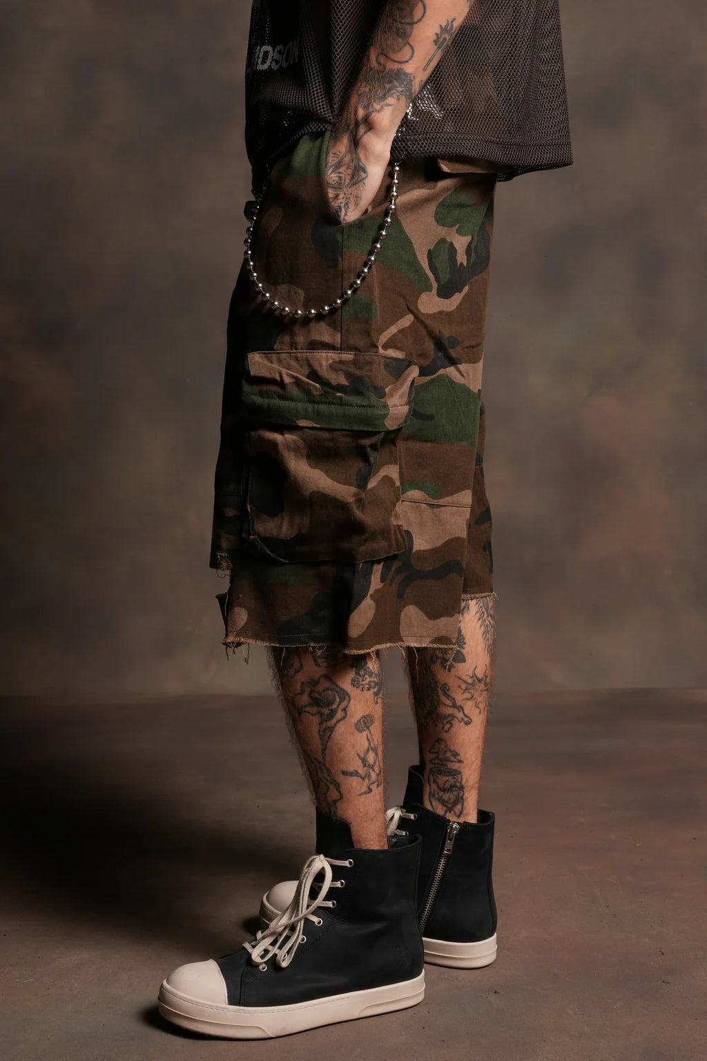 WOLF CHOPPER DUKE CARGO SHORTS IN WOODLAND CAMO