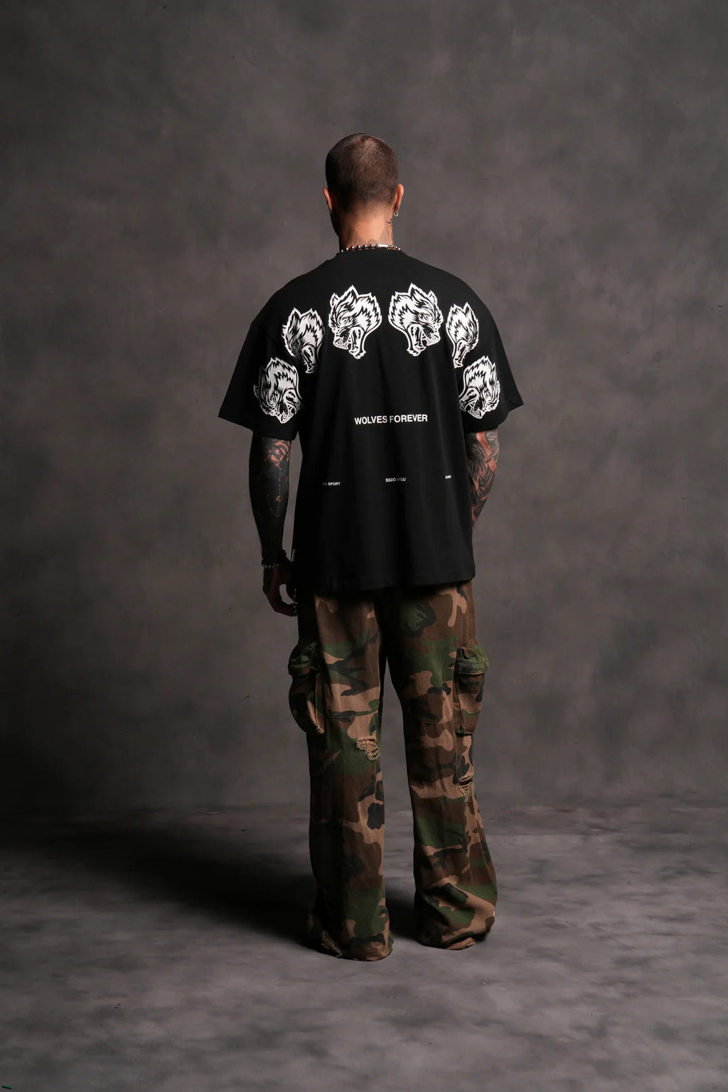 WOLVES HAVE YOUR BACK "PREMIUM" OVERSIZED TEE IN BLACK