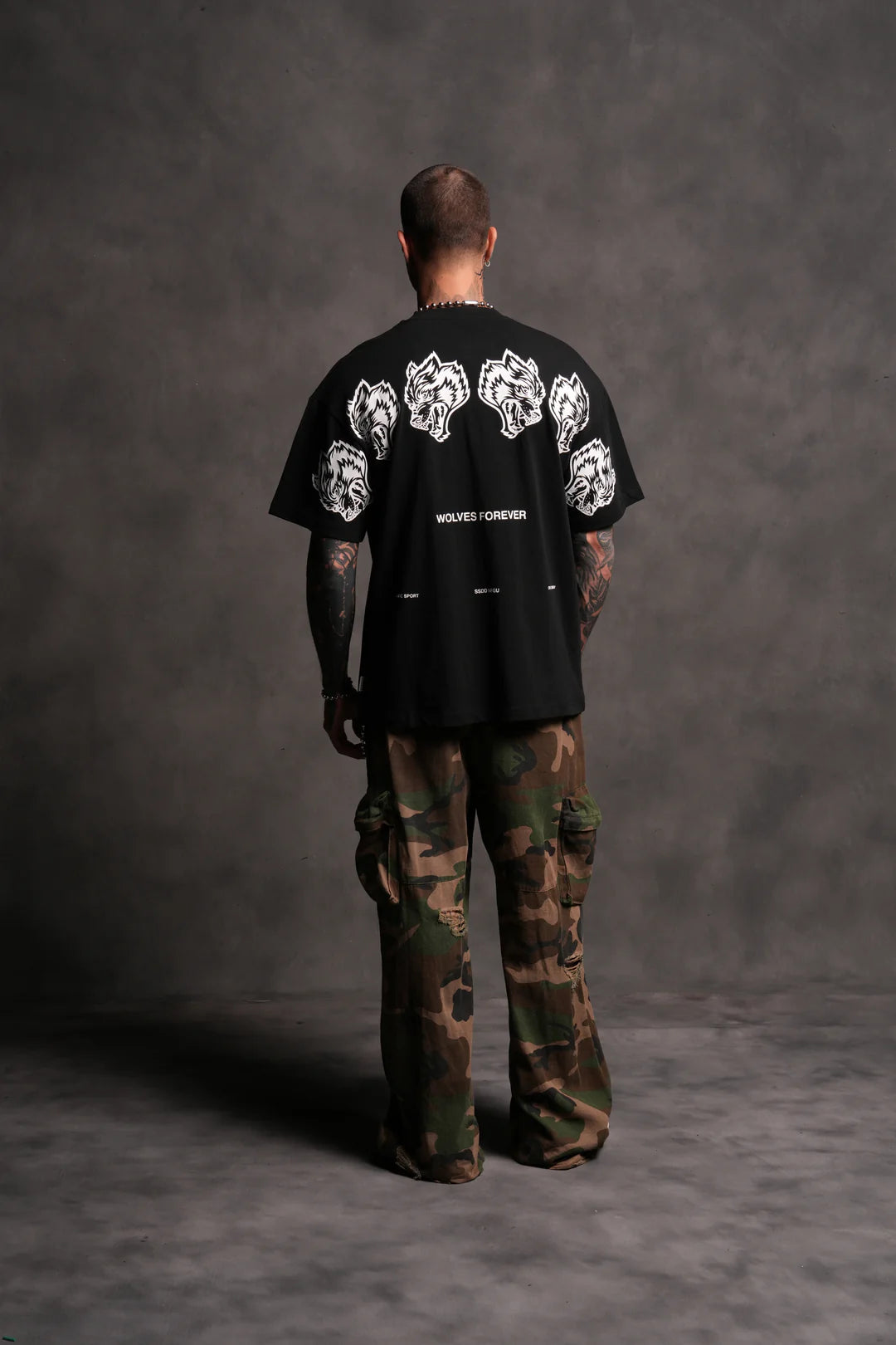 WOLVES HAVE YOUR BACK "PREMIUM" OVERSIZED TEE IN BLACK