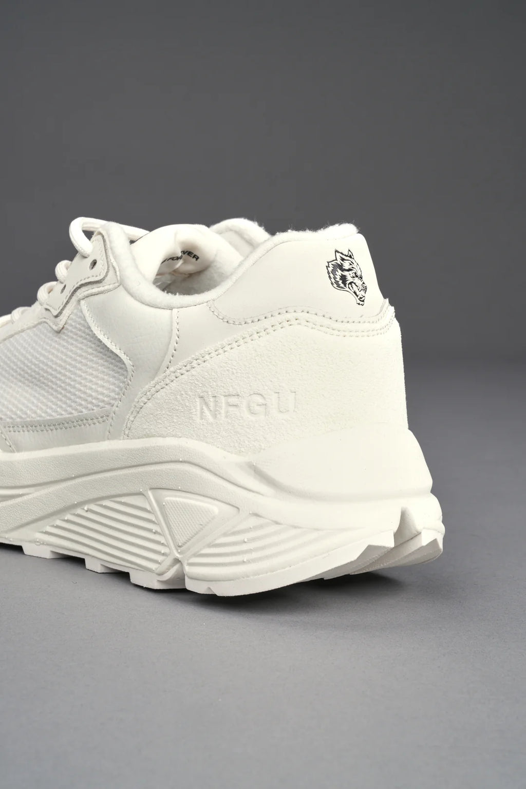 RUN-1 SHOES IN CREAM/BLACK