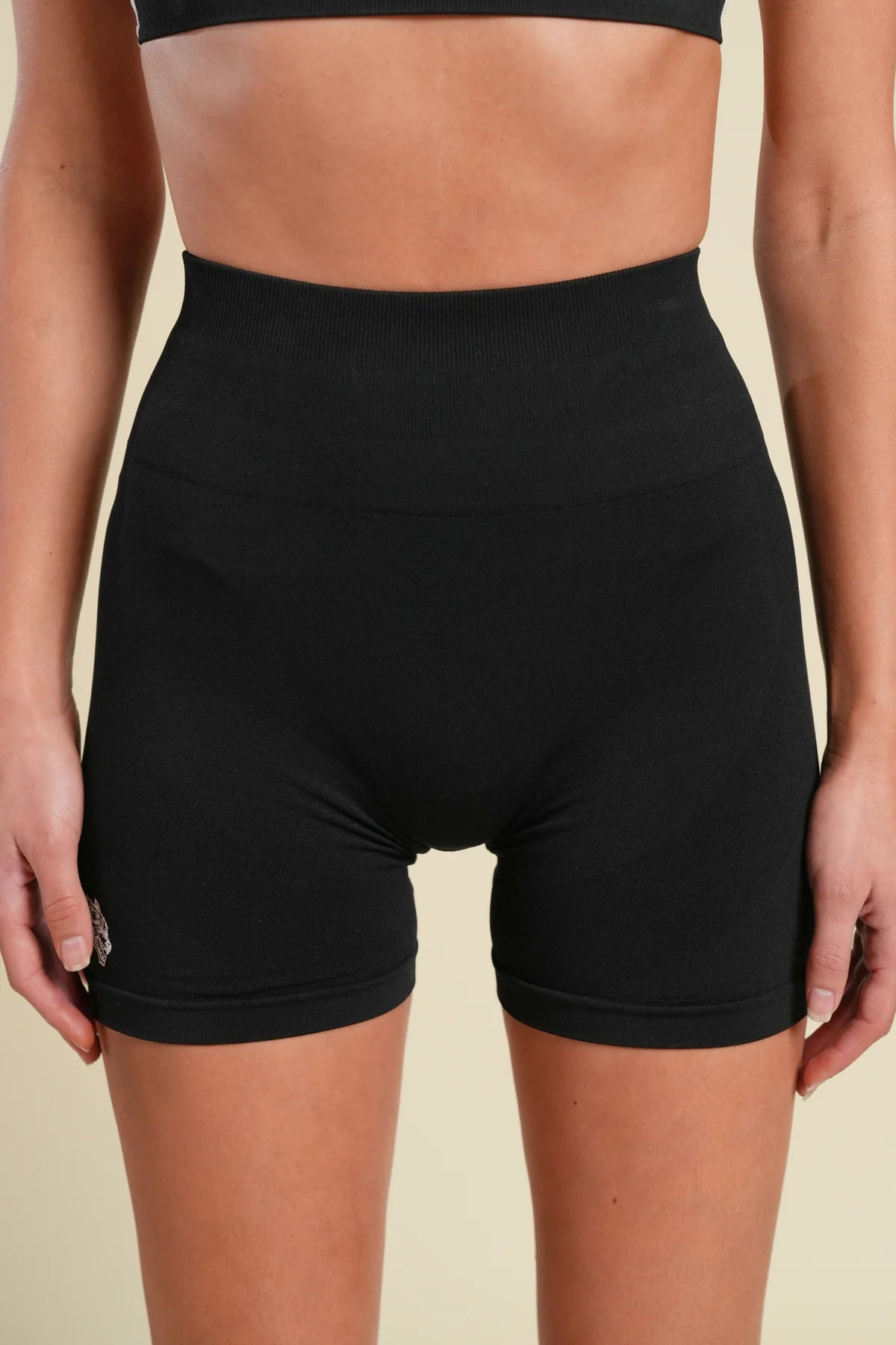 WOLF "STELLA" SOFT SEAMLESS SHORTS IN BLACK