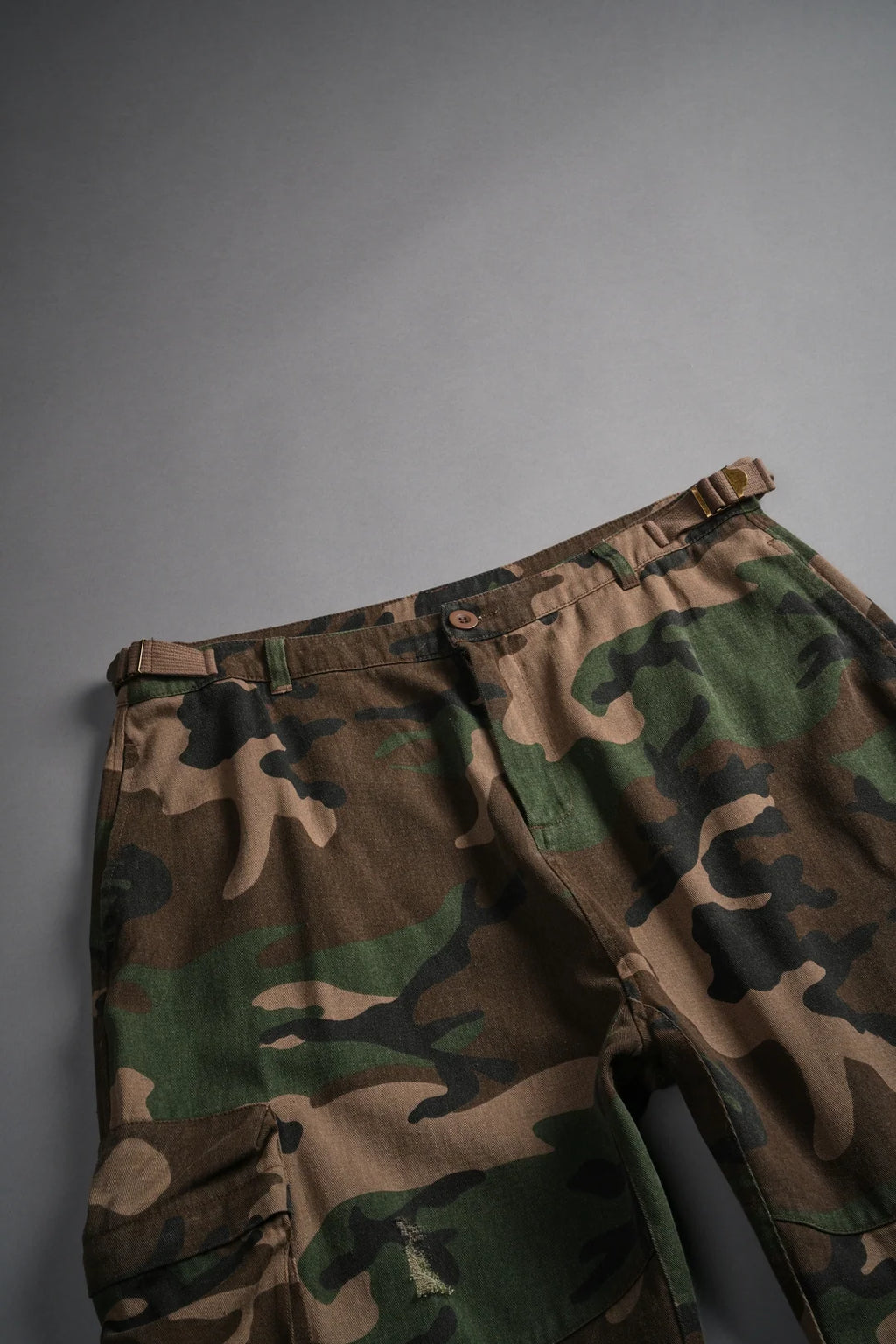WOLF CHOPPER DUKE CARGO SHORTS IN WOODLAND CAMO