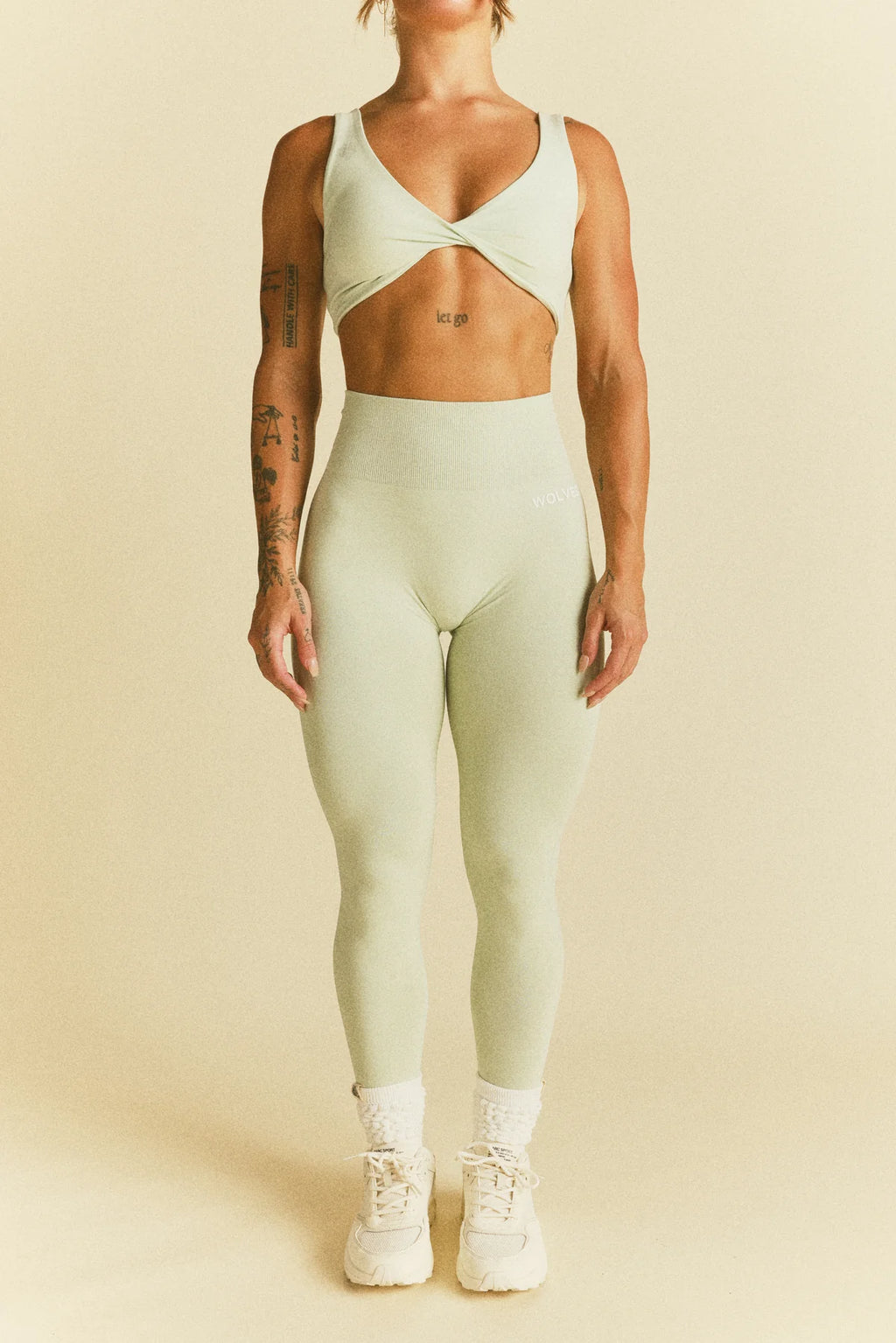 FOREVER MARK "SKYLAR" SOFT SEAMLESS LEGGINGS IN HONEYDEW