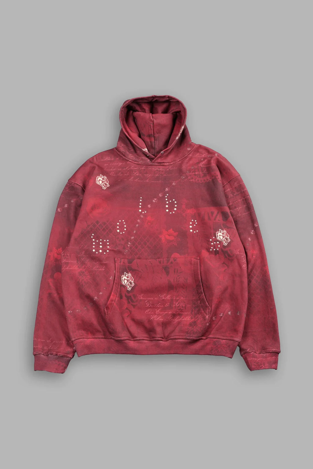 WOLVES PYRAMID PIERCE HOODIE IN ROSAS DE SANGRE