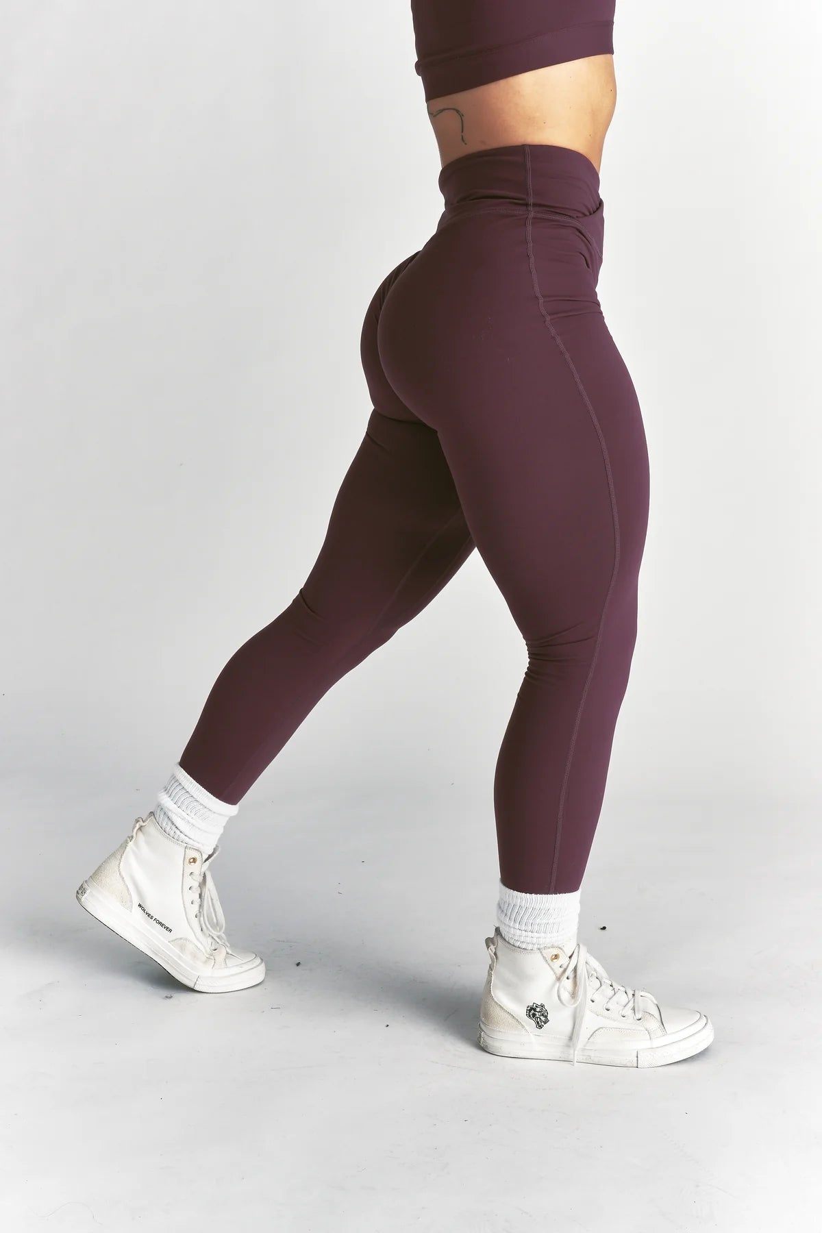 WOLF "PEARL" ENERGY LEGGINGS IN FIG