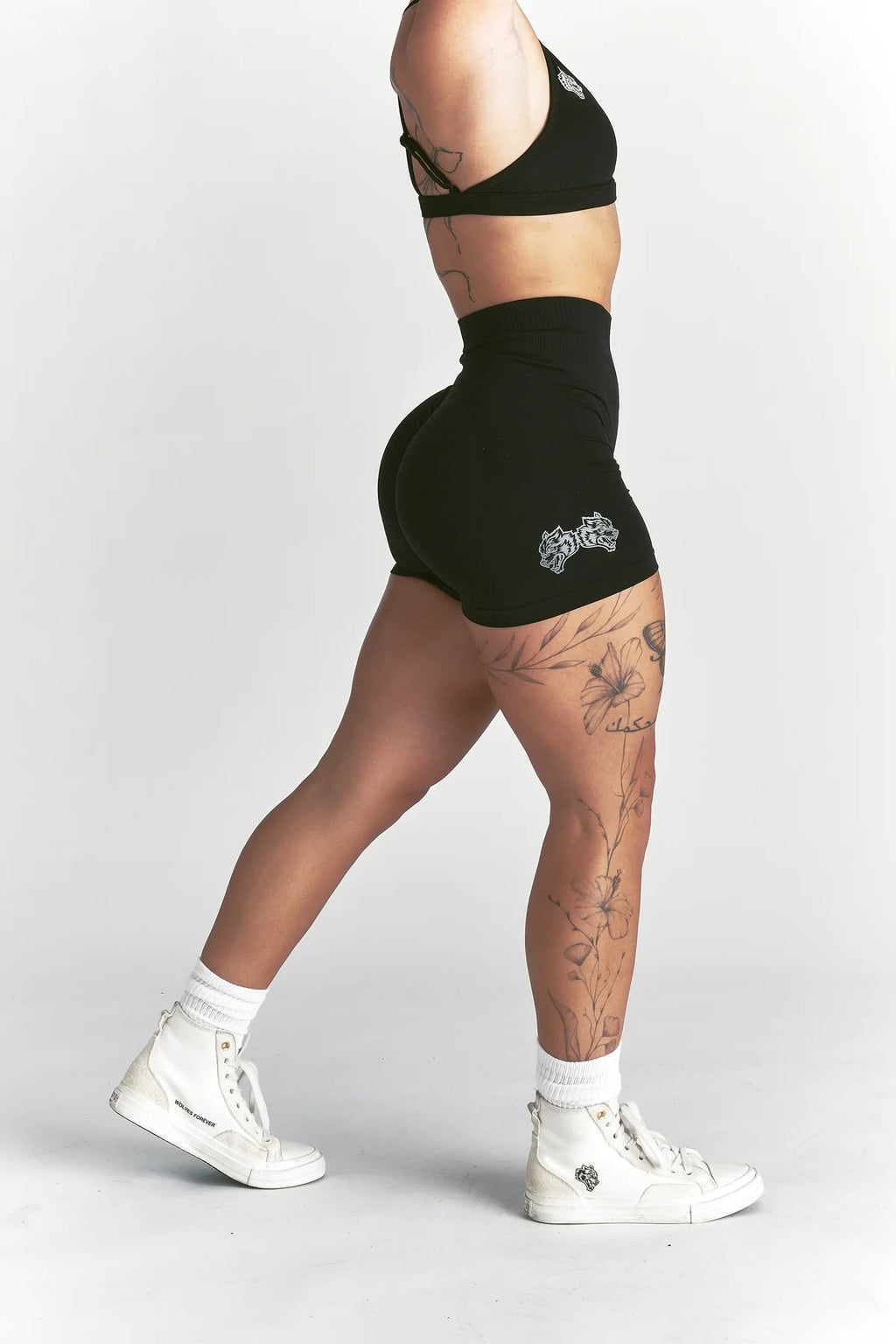 IYKYK "STELLA" SOFT SEAMLESS SHORTS IN BLACK