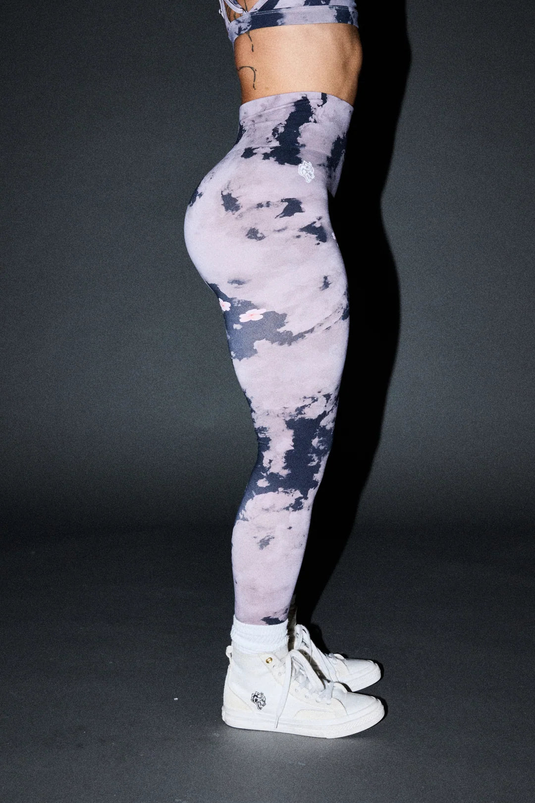 DUAL WOLF SKYLAR SOFT SEAMLESS LEGGINGS IN SAKURA ROSE TAUPE CLOUDS
