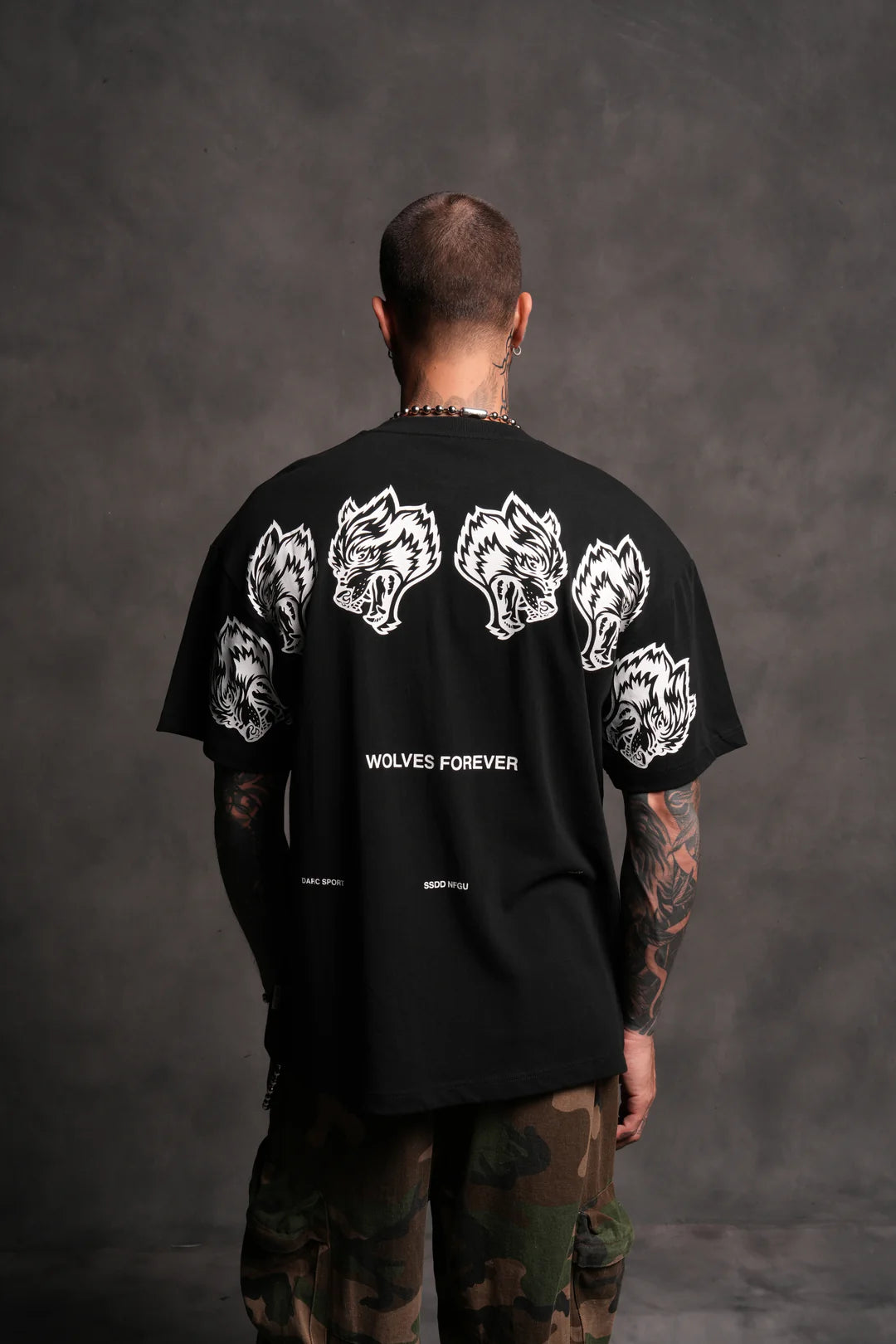 WOLVES HAVE YOUR BACK "PREMIUM" OVERSIZED TEE IN BLACK