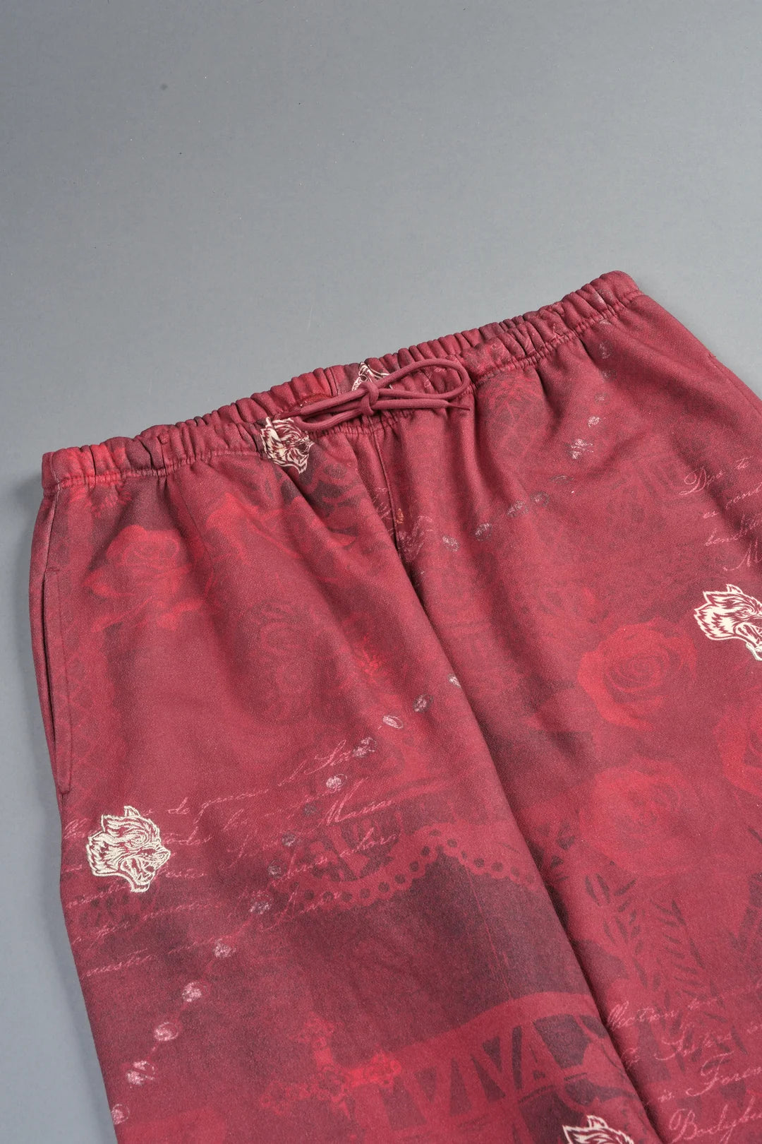 WOLVES PYRAMID LIGHTWEIGHT LOUNGER SWEAT PANTS IN ROSAS DE SANGRE