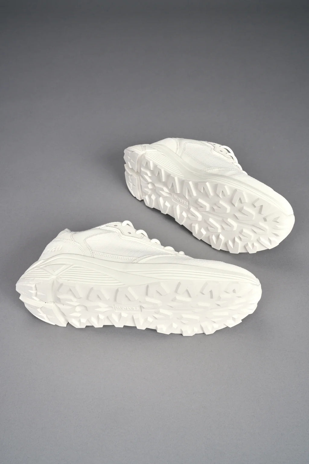 RUN-1 SHOES IN CREAM/BLACK