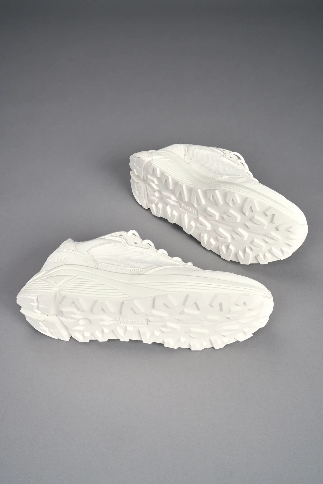 RUN-1 SHOES IN CREAM/BLACK