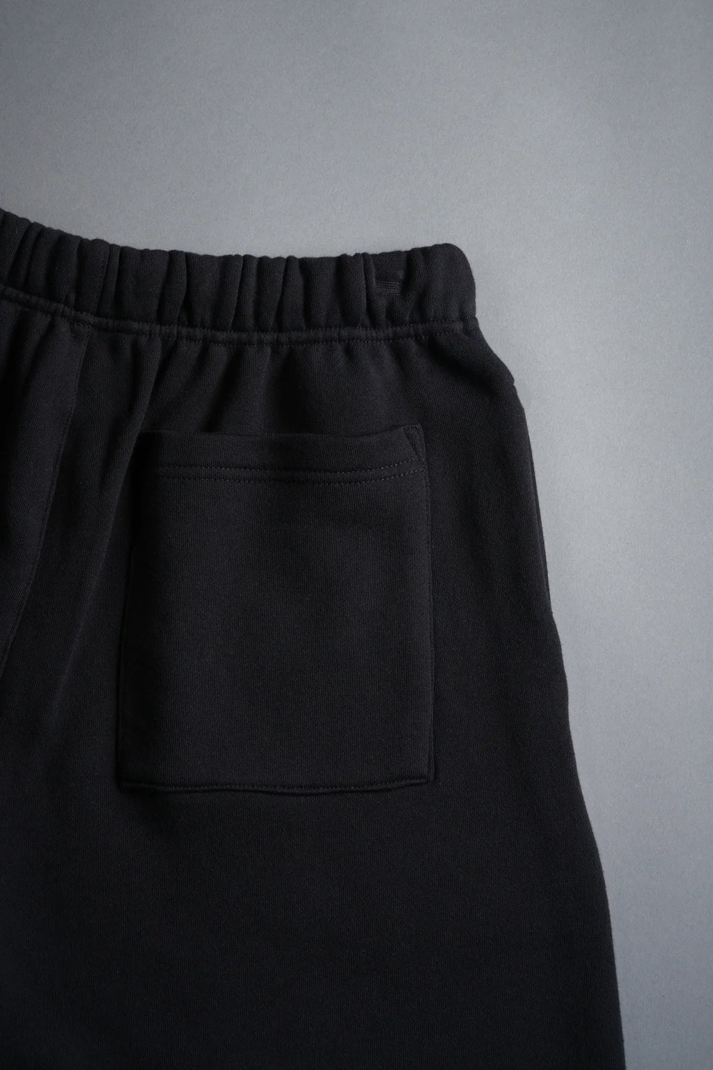 HOLLOW VIRTUE POST LOUNGE SWEAT SHORTS IN BLACK
