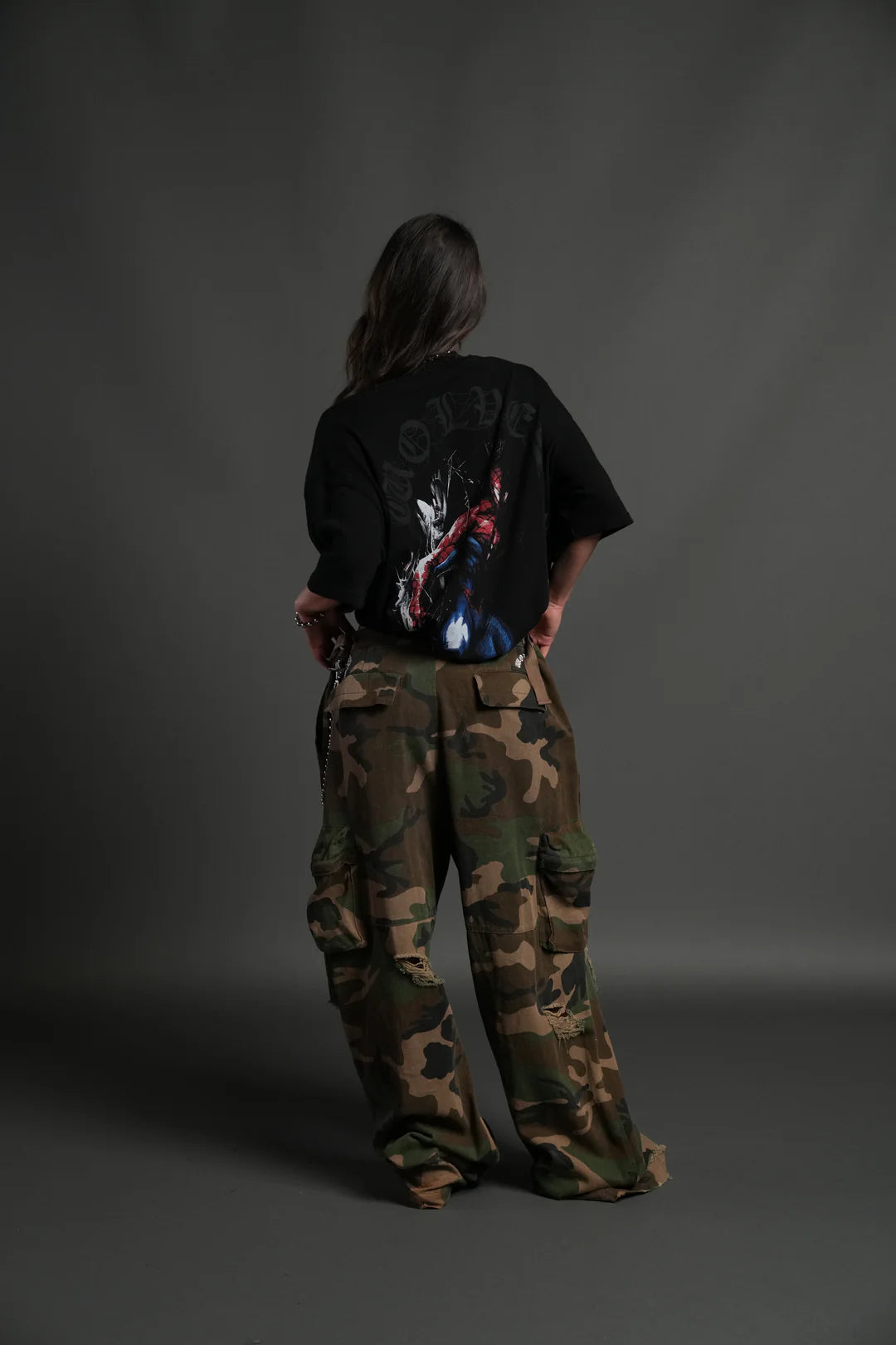 WEBS AND SHADOWS PREMIUM OVERSIZED TEE IN BLACK