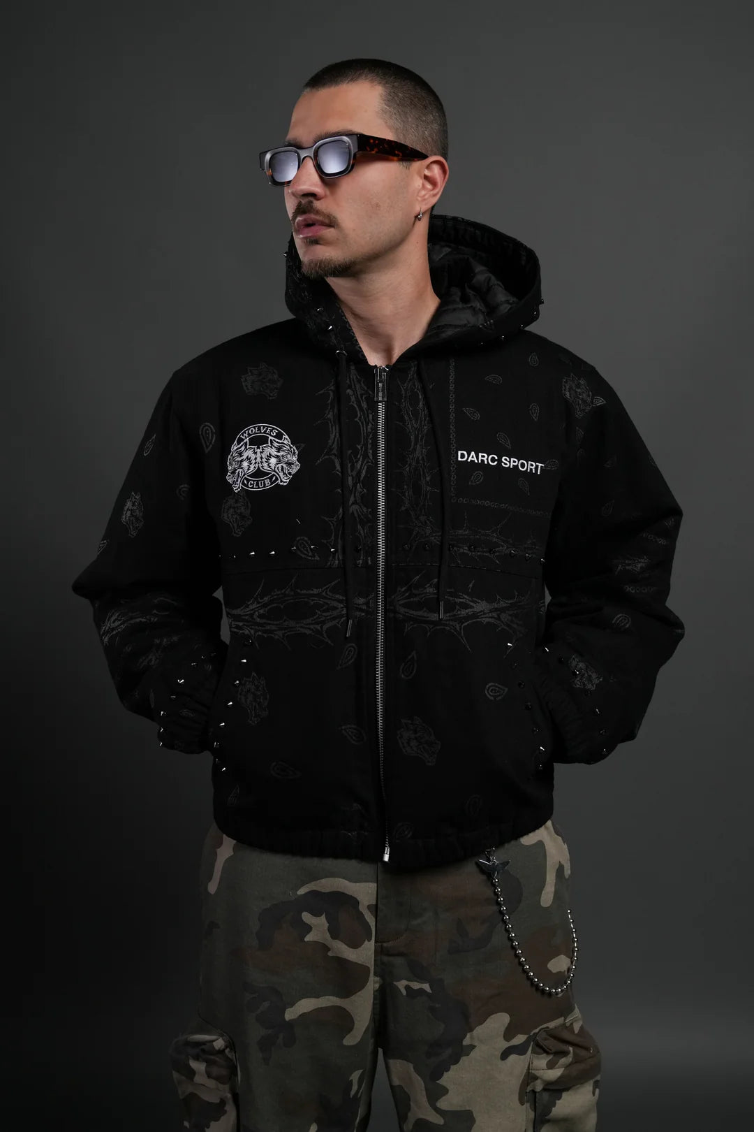 DARC SPORT WOLVES CLUB CALAWAY JACKET IN BLACK THORN PAISLEY