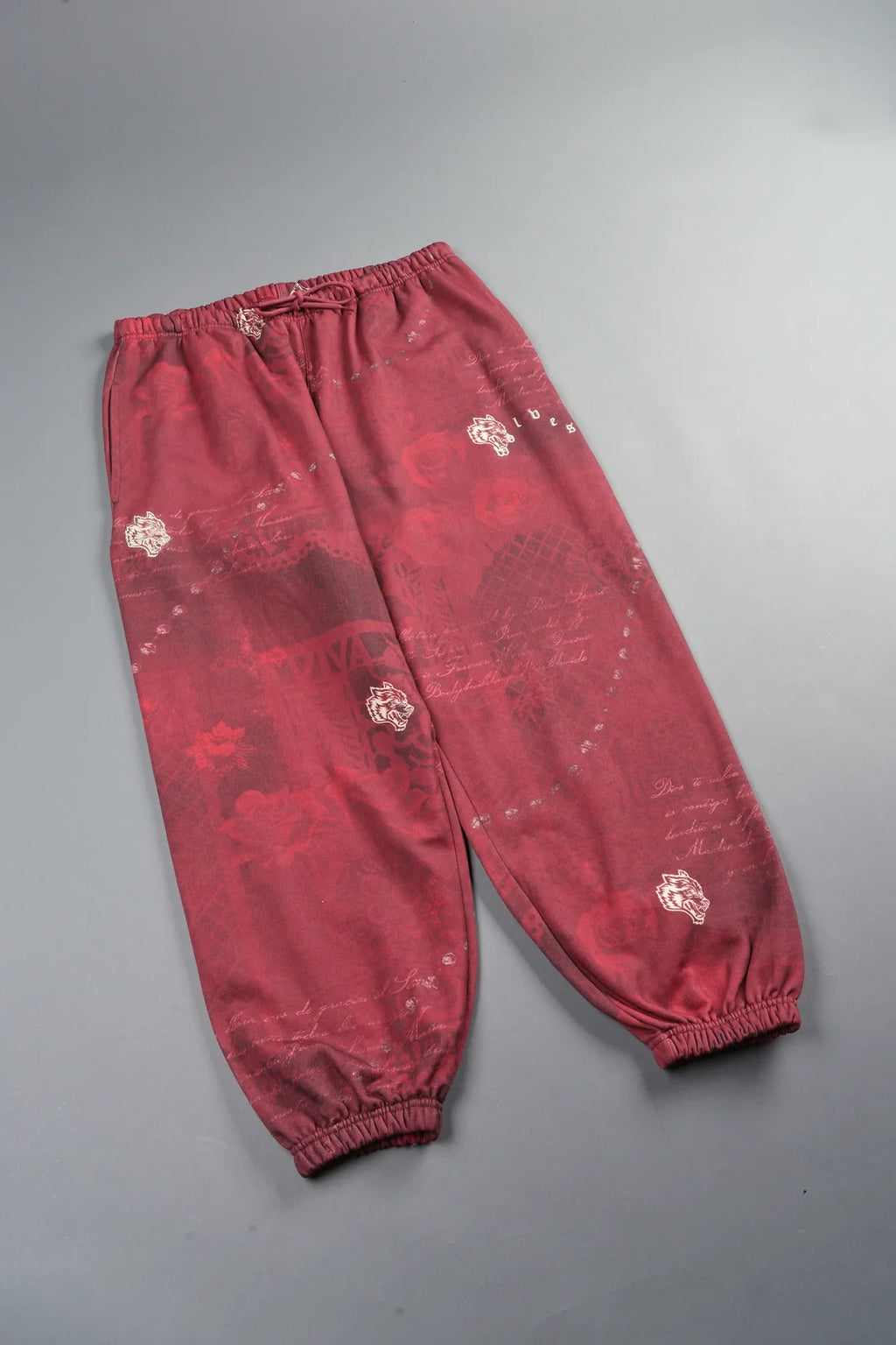 WOLVES PYRAMID LIGHTWEIGHT LOUNGER SWEAT PANTS IN ROSAS DE SANGRE