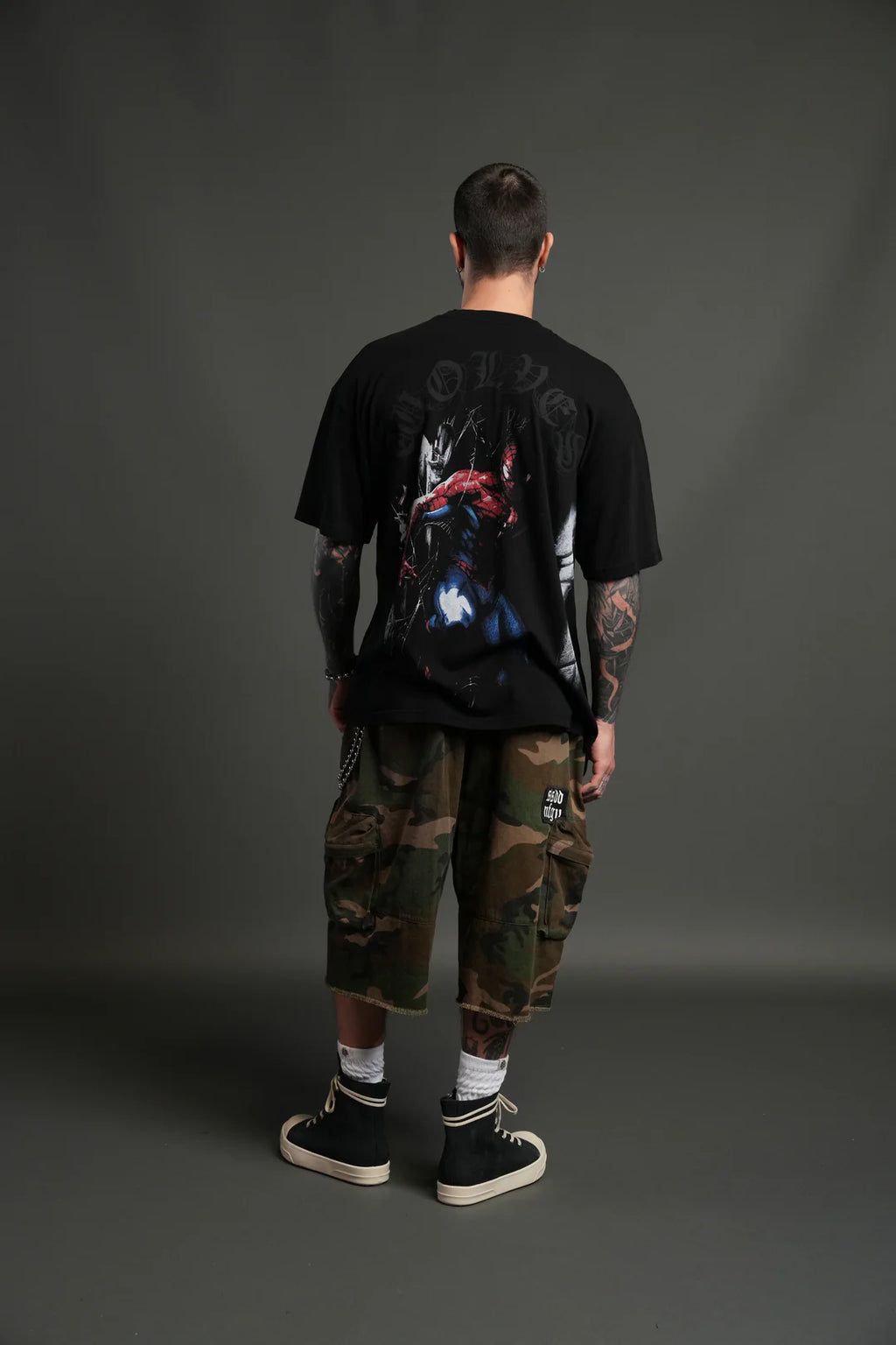 WEBS AND SHADOWS PREMIUM OVERSIZED TEE IN BLACK