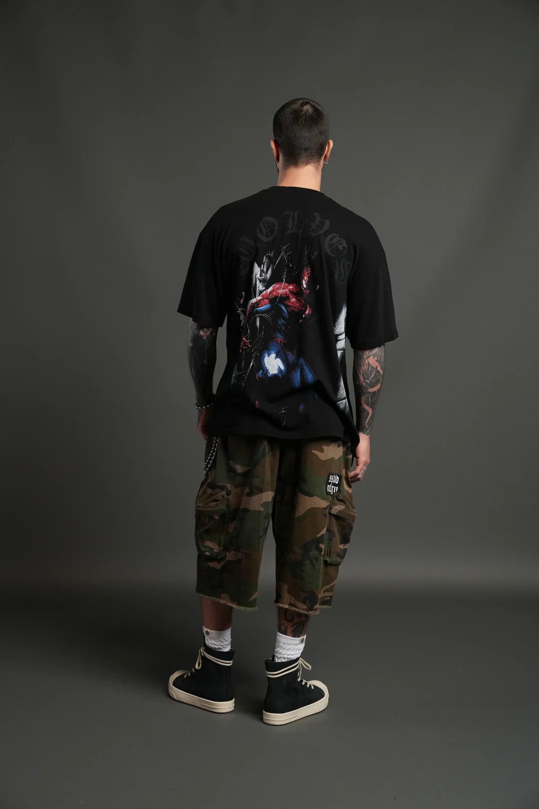 WEBS AND SHADOWS PREMIUM OVERSIZED TEE IN BLACK
