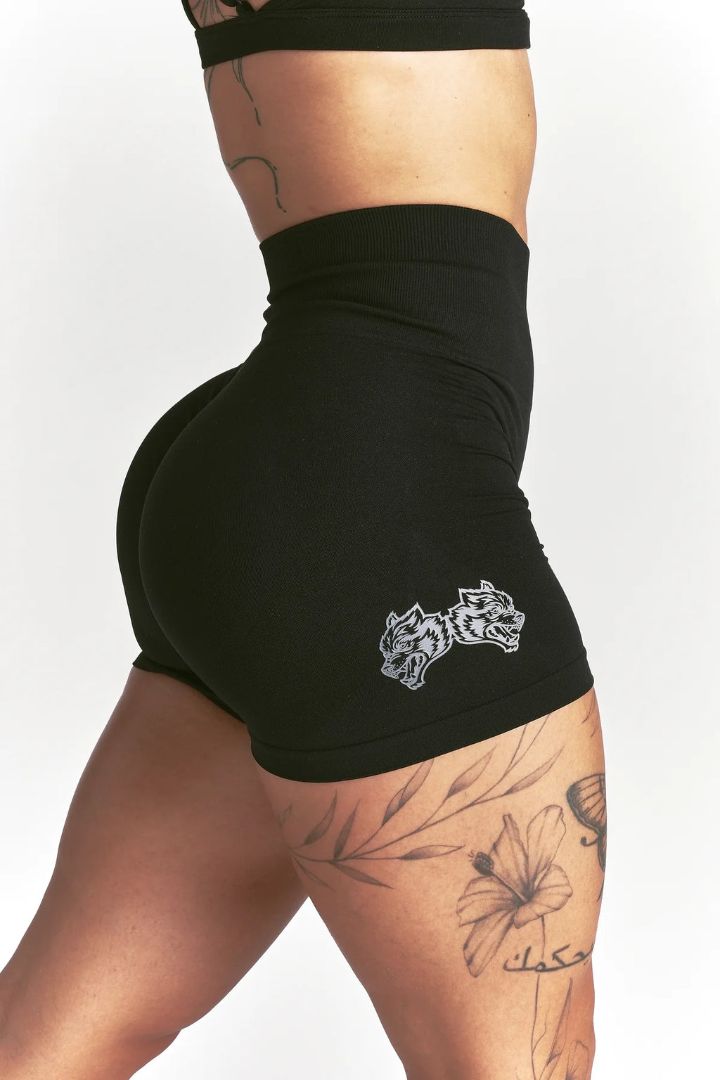 IYKYK "STELLA" SOFT SEAMLESS SHORTS IN BLACK