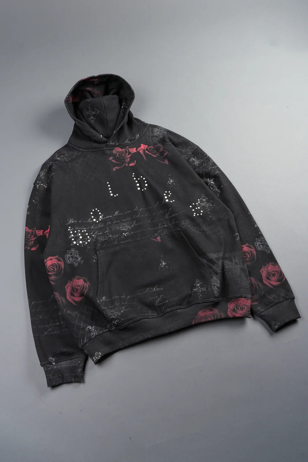 WOLVES PYRAMID PIERCE HOODIE IN ROSAS DEL CORAZON