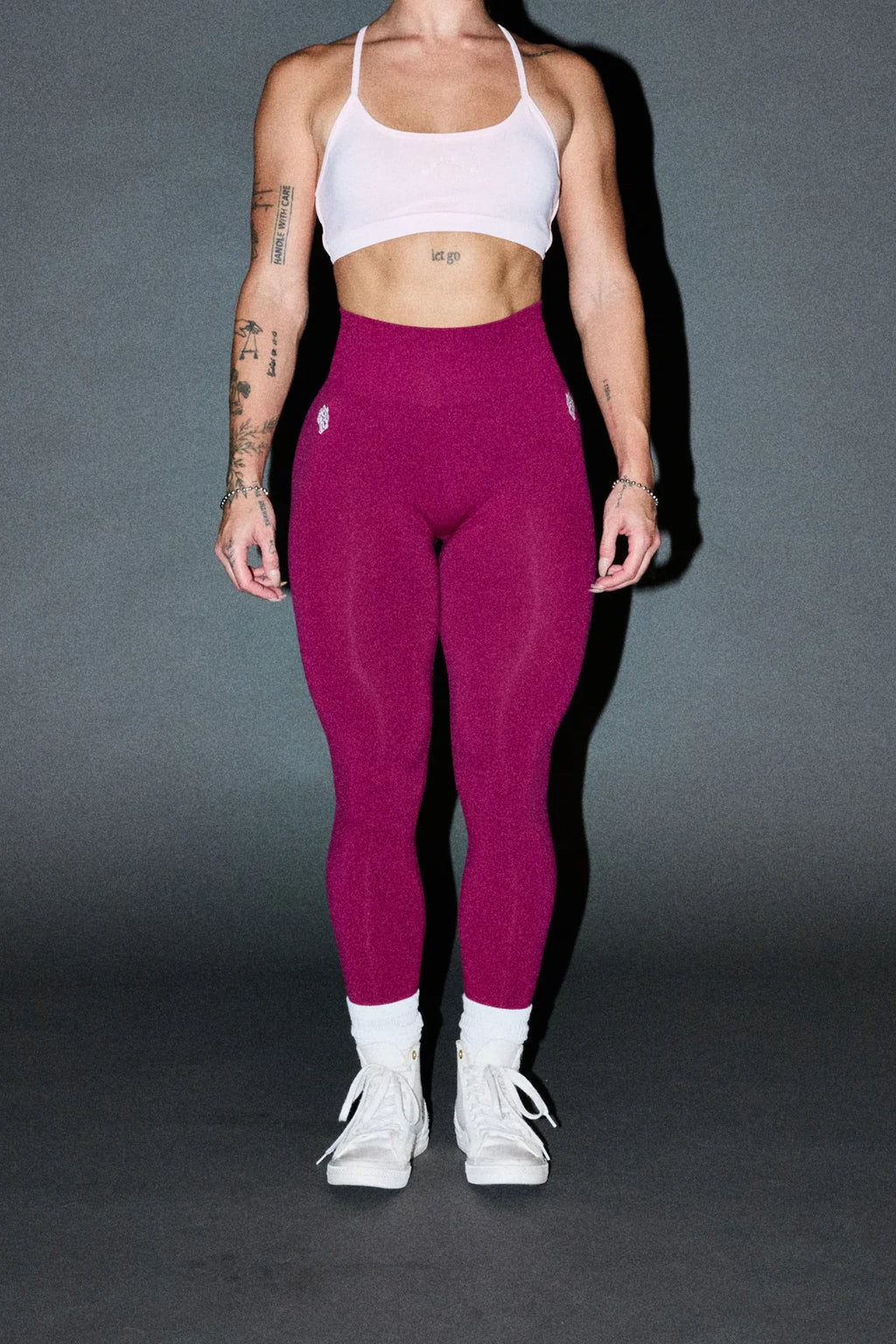 DUAL WOLF SKYLAR SOFT SEAMLESS LEGGINGS IN DEEP RASPBERRY