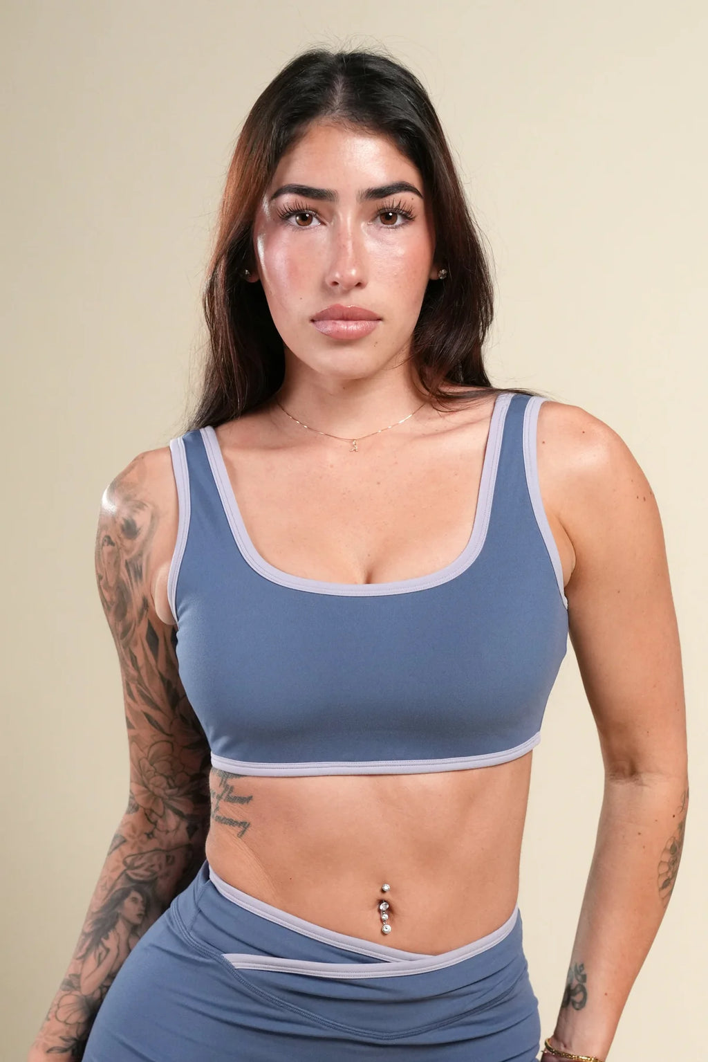WOLF CONTRAST "KATE" ENERGY BRA IN WASHED DENIM/SPORT GRAY