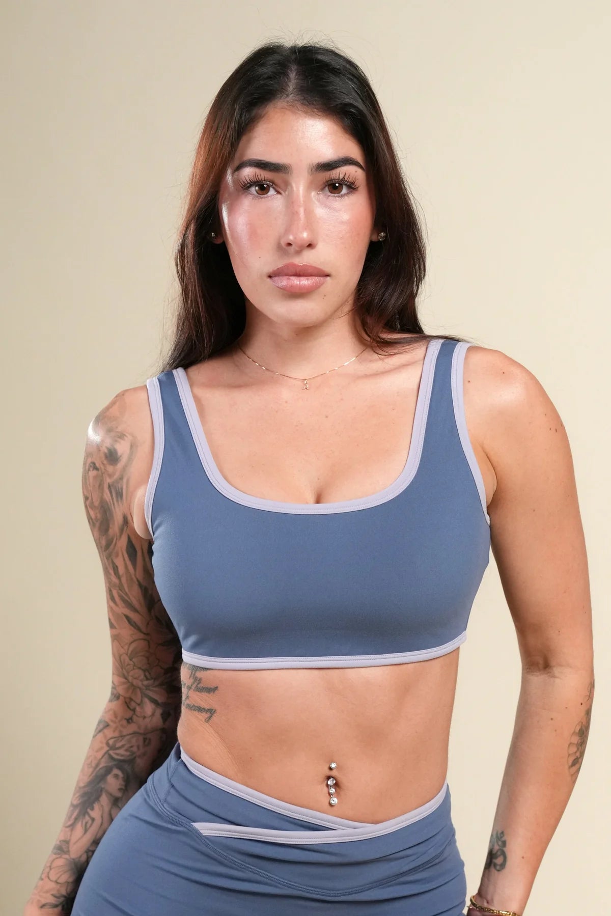 WOLF CONTRAST "KATE" ENERGY BRA IN WASHED DENIM/SPORT GRAY