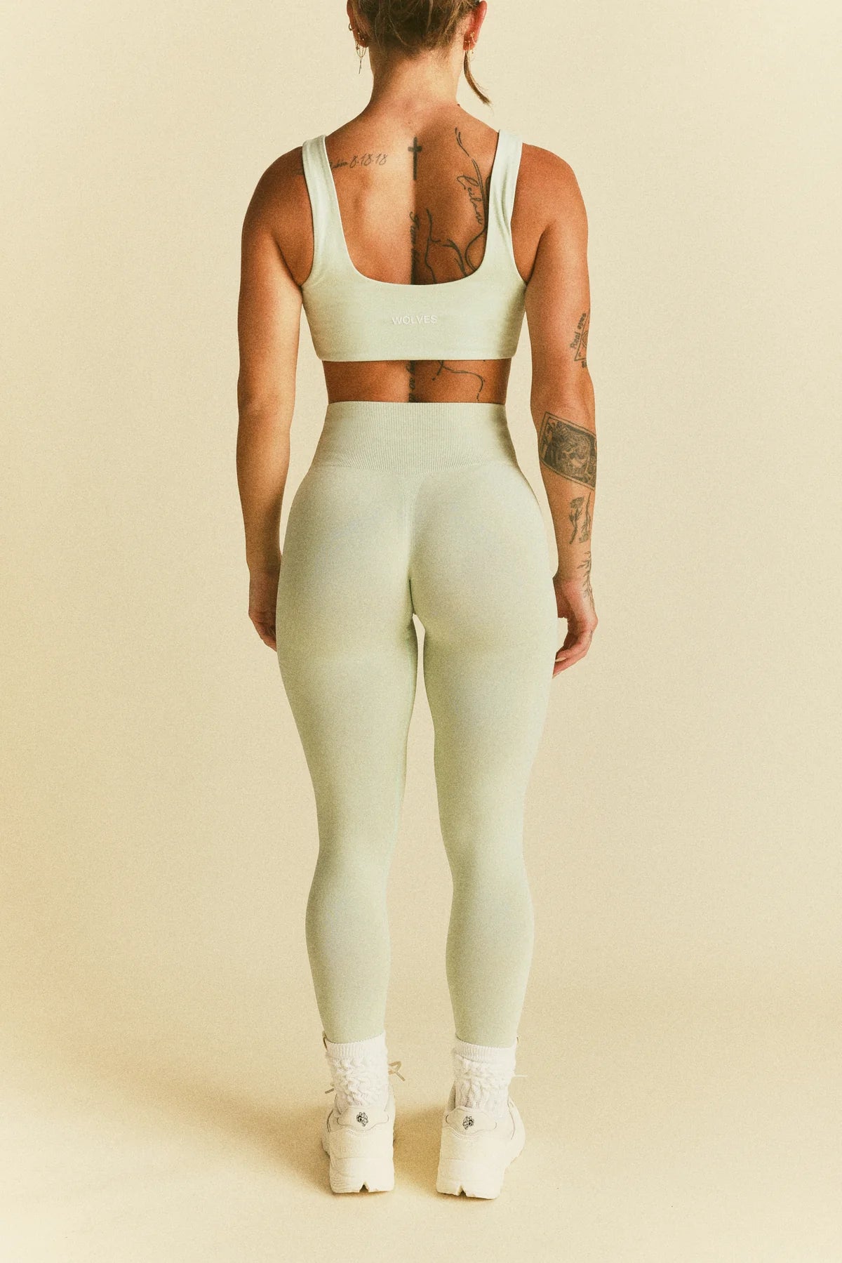 FOREVER MARK "SKYLAR" SOFT SEAMLESS LEGGINGS IN HONEYDEW