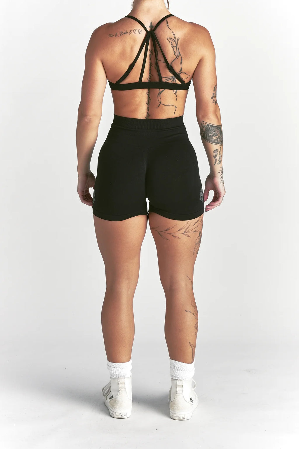 IYKYK "STELLA" SOFT SEAMLESS SHORTS IN BLACK