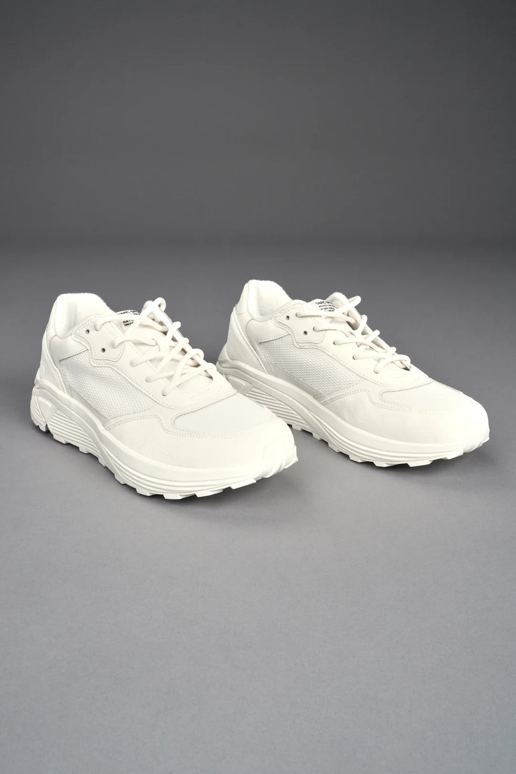 RUN-1 SHOES IN CREAM/BLACK