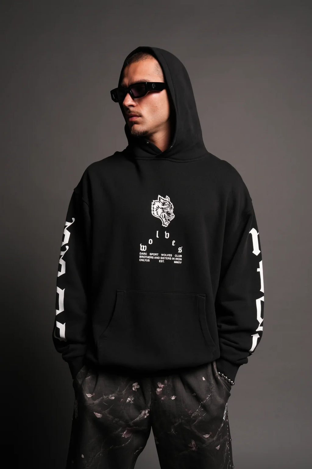BIG WOLF HEAD PIERCE HOODIE IN BLACK