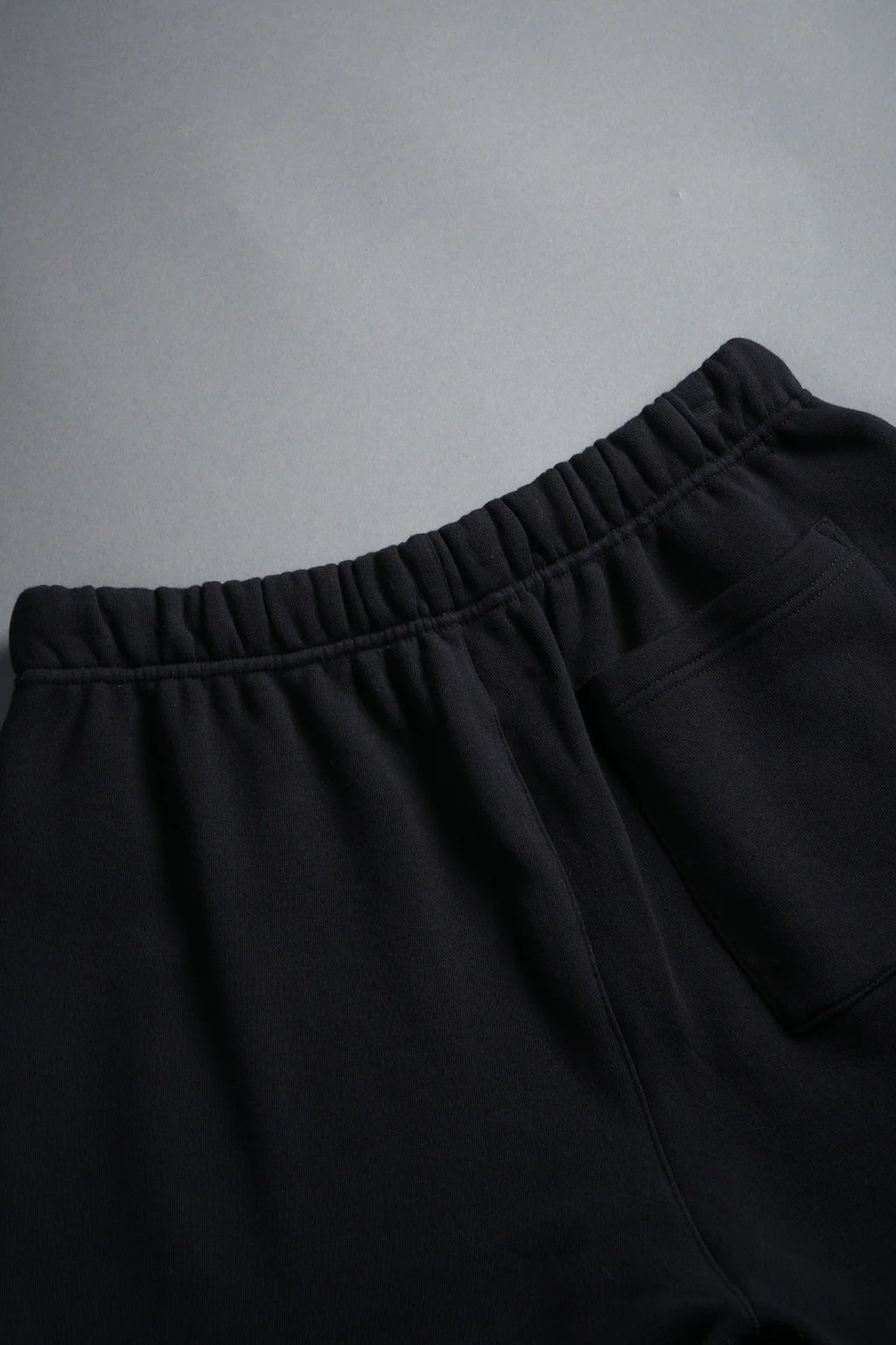 HOLLOW VIRTUE POST LOUNGE SWEAT SHORTS IN BLACK