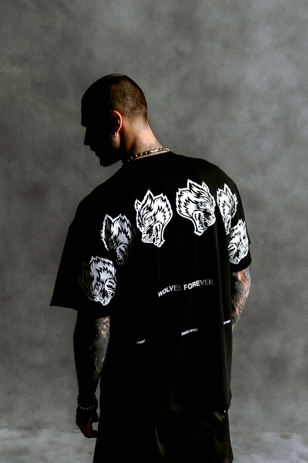 WOLVES HAVE YOUR BACK "PREMIUM" OVERSIZED TEE IN BLACK