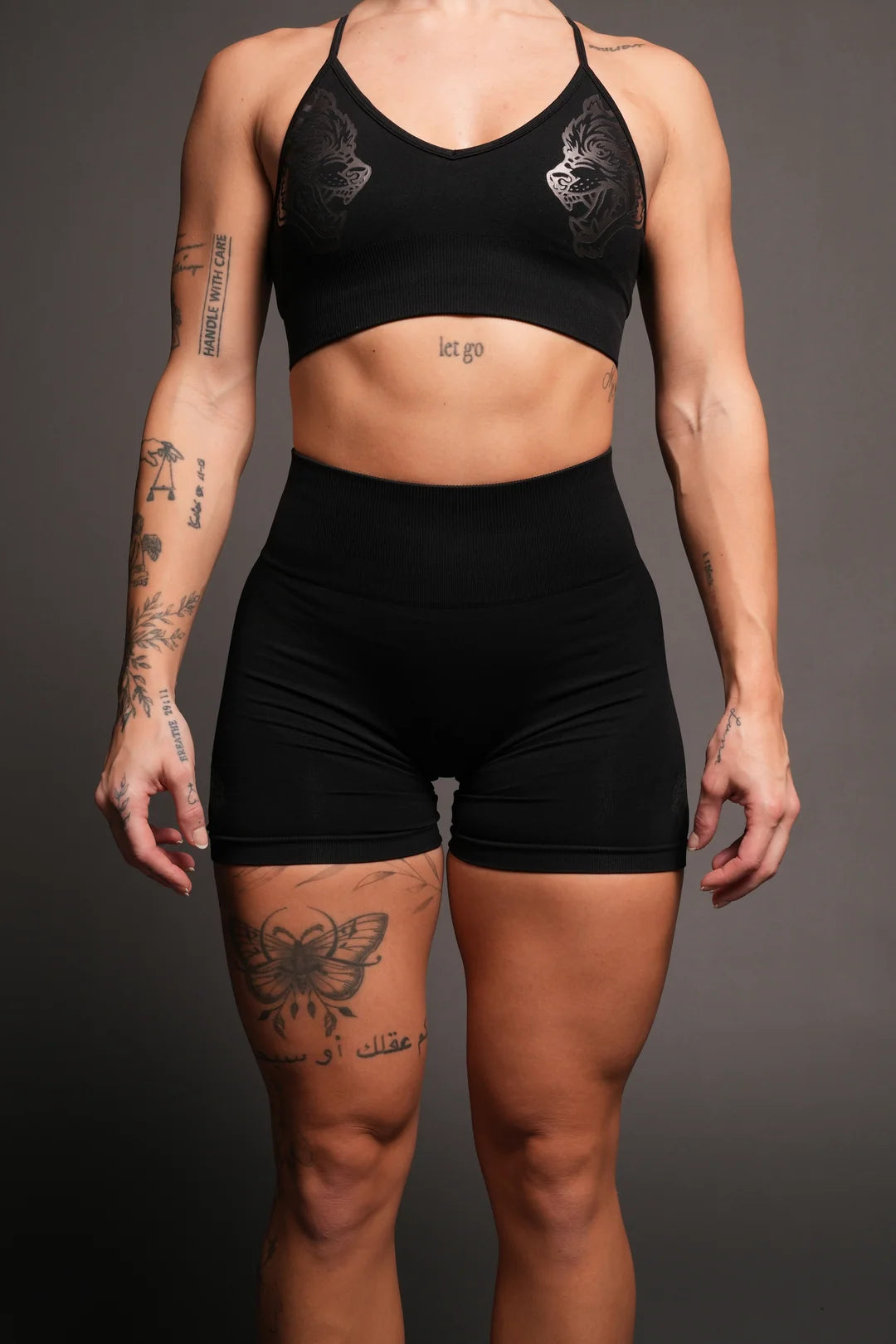 DUAL SHE WOLF SEAMLESS EVERSON TRAINING SHORTS IN BLACK