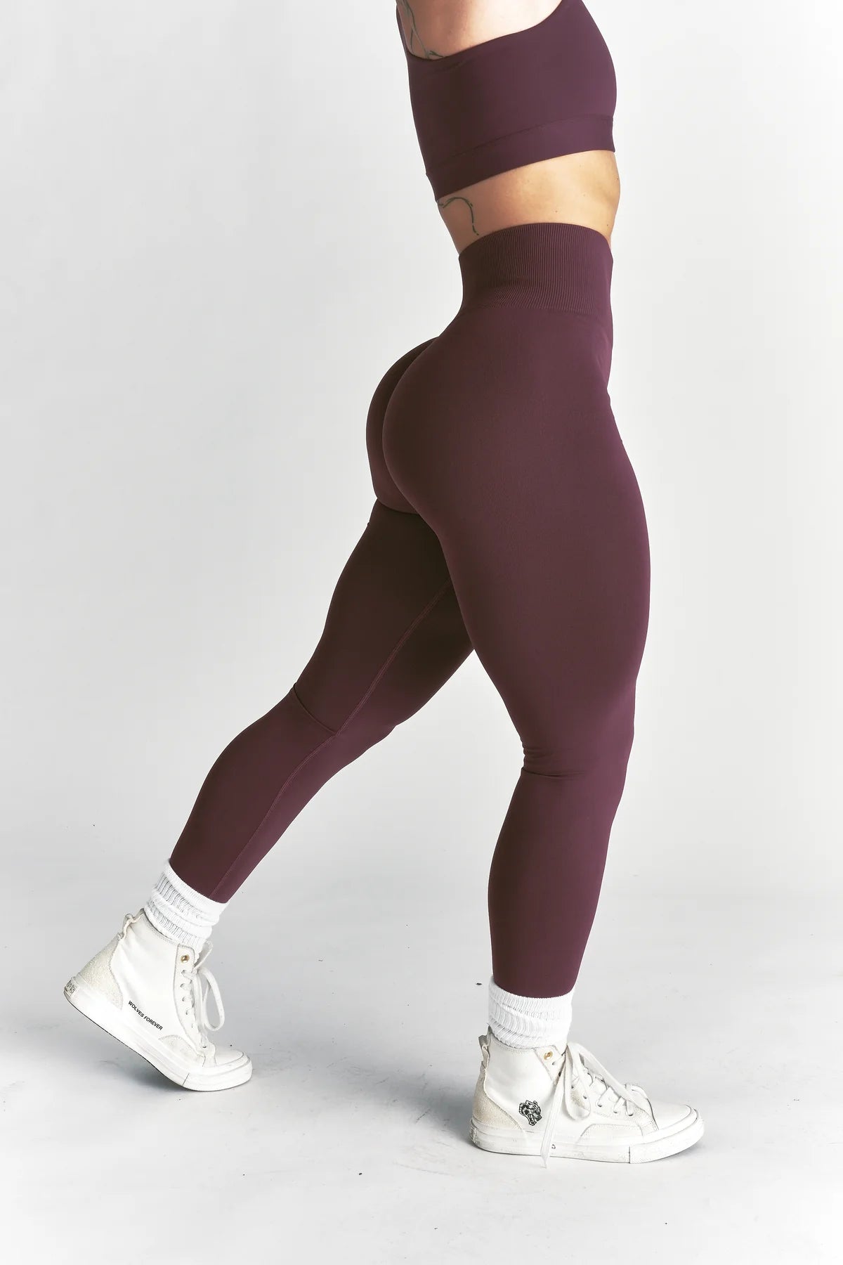 WOLF "SKYLAR" SOFT SEAMLESS LEGGINGS IN FIG