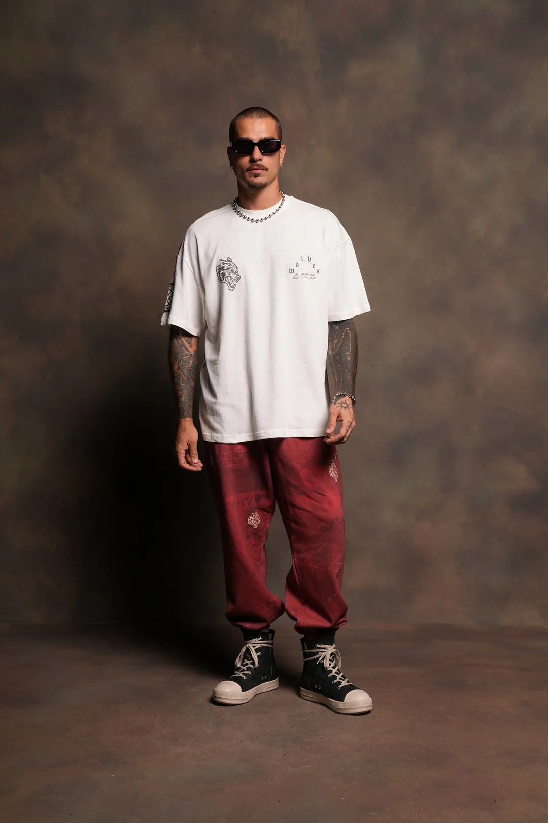 WOLVES PYRAMID LIGHTWEIGHT LOUNGER SWEAT PANTS IN ROSAS DE SANGRE